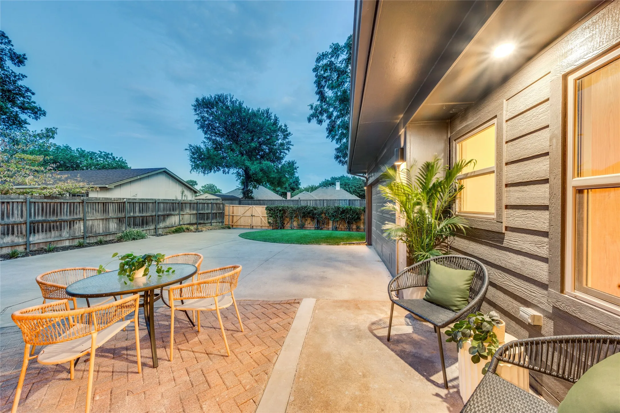 Single Family Residence For Sale in Dallas County , 6656 Santa Anita Drive, Dallas, Texas 75214, 4 Bedroom, 2 Bathroom, Garage spaces, 2,042 Sqft, built in 1959, mls#21393419, Real Estate Agent in Dallas, Homes For Sale in Dallas county, Homes For Sale in Dallas, Realtor in Dallas Texas, Real Estate Brokerage Independent Realty Texas, Luminita Cordes Realtor