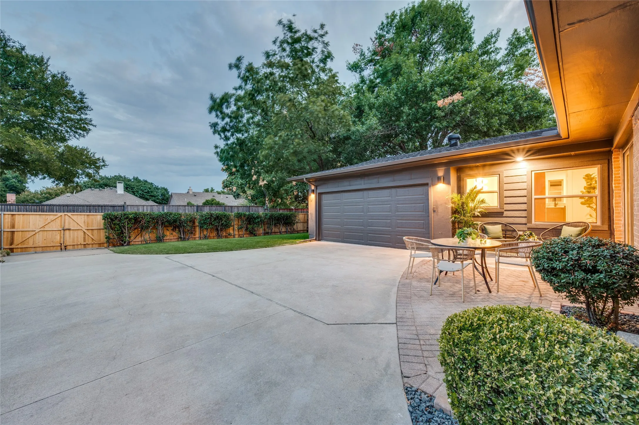 Single Family Residence For Sale in Dallas County , 6656 Santa Anita Drive, Dallas, Texas 75214, 4 Bedroom, 2 Bathroom, Garage spaces, 2,042 Sqft, built in 1959, mls#21393419, Real Estate Agent in Dallas, Homes For Sale in Dallas county, Homes For Sale in Dallas, Realtor in Dallas Texas, Real Estate Brokerage Independent Realty Texas, Luminita Cordes Realtor