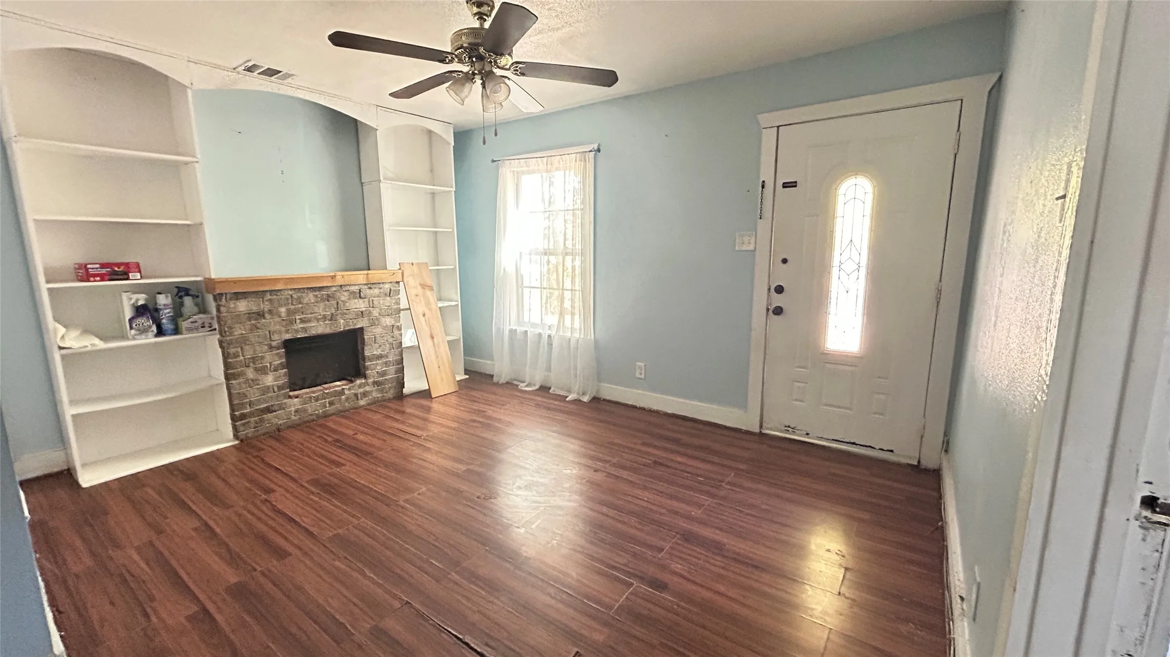 Single Family Residence For Sale in Tarrant County , 3557 Pecos Street, Fort Worth, Texas 76119, 3 Bedroom, 1 Bathroom, Garage spaces, 942 Sqft, built in 1950, mls#21395962, Real Estate Agent in Fort Worth, Homes For Sale in Tarrant county, Homes For Sale in Fort Worth, Realtor in Fort Worth Texas, Real Estate Brokerage Independent Realty Texas, Luminita Cordes Realtor