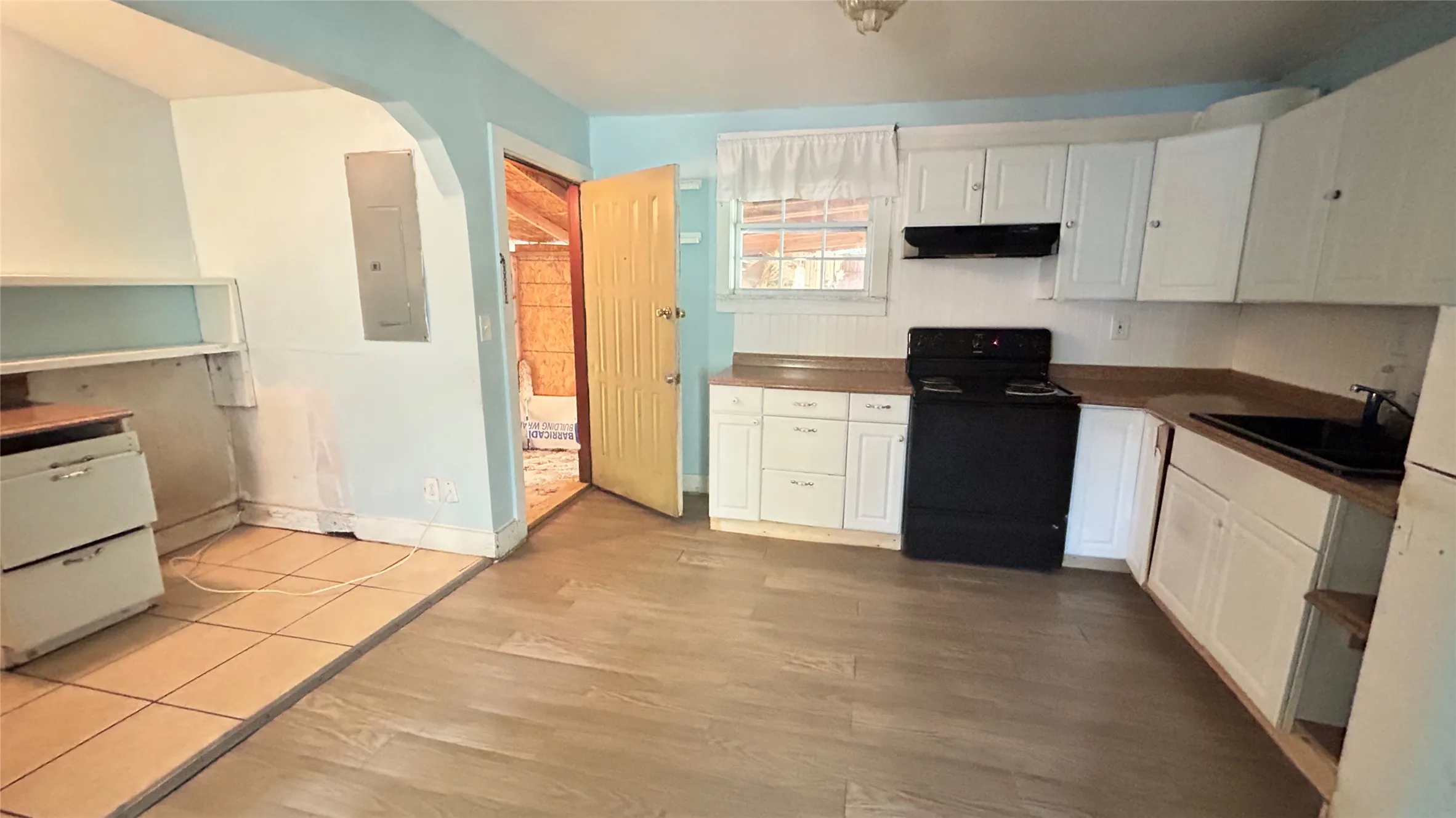 Single Family Residence For Sale in Tarrant County , 3557 Pecos Street, Fort Worth, Texas 76119, 3 Bedroom, 1 Bathroom, Garage spaces, 942 Sqft, built in 1950, mls#21395962, Real Estate Agent in Fort Worth, Homes For Sale in Tarrant county, Homes For Sale in Fort Worth, Realtor in Fort Worth Texas, Real Estate Brokerage Independent Realty Texas, Luminita Cordes Realtor