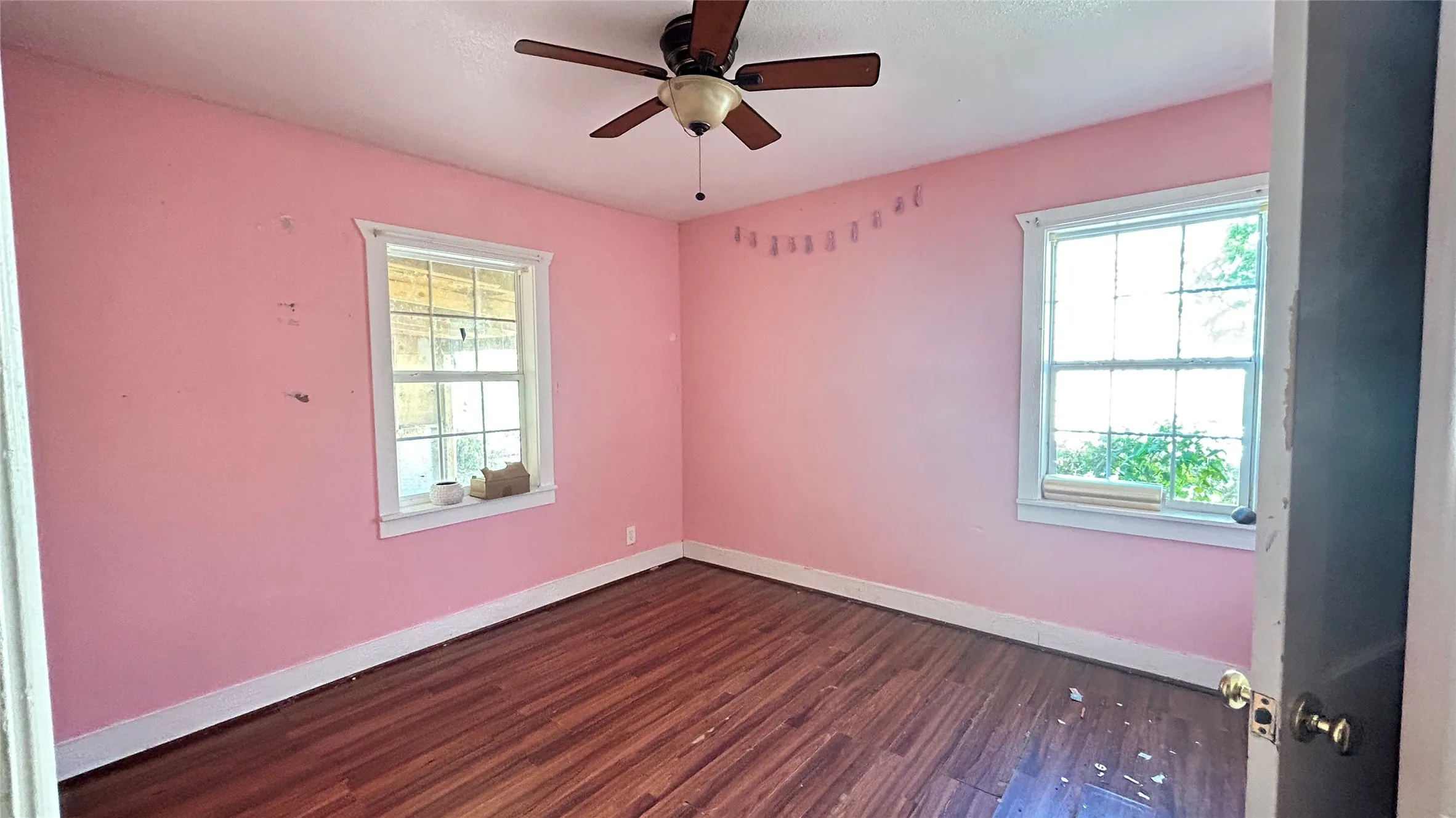 Single Family Residence For Sale in Tarrant County , 3557 Pecos Street, Fort Worth, Texas 76119, 3 Bedroom, 1 Bathroom, Garage spaces, 942 Sqft, built in 1950, mls#21395962, Real Estate Agent in Fort Worth, Homes For Sale in Tarrant county, Homes For Sale in Fort Worth, Realtor in Fort Worth Texas, Real Estate Brokerage Independent Realty Texas, Luminita Cordes Realtor