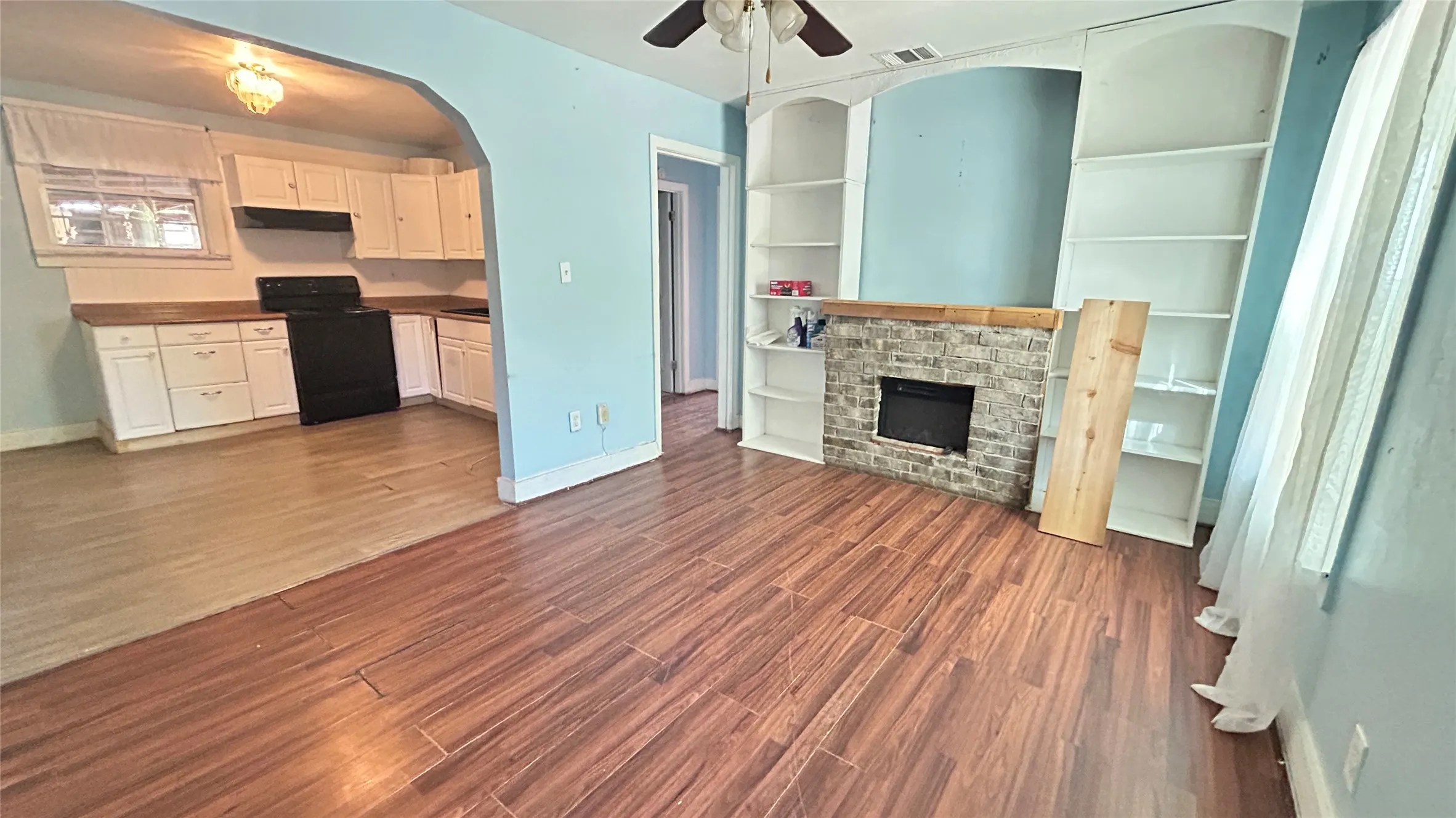 Single Family Residence For Sale in Tarrant County , 3557 Pecos Street, Fort Worth, Texas 76119, 3 Bedroom, 1 Bathroom, Garage spaces, 942 Sqft, built in 1950, mls#21395962, Real Estate Agent in Fort Worth, Homes For Sale in Tarrant county, Homes For Sale in Fort Worth, Realtor in Fort Worth Texas, Real Estate Brokerage Independent Realty Texas, Luminita Cordes Realtor
