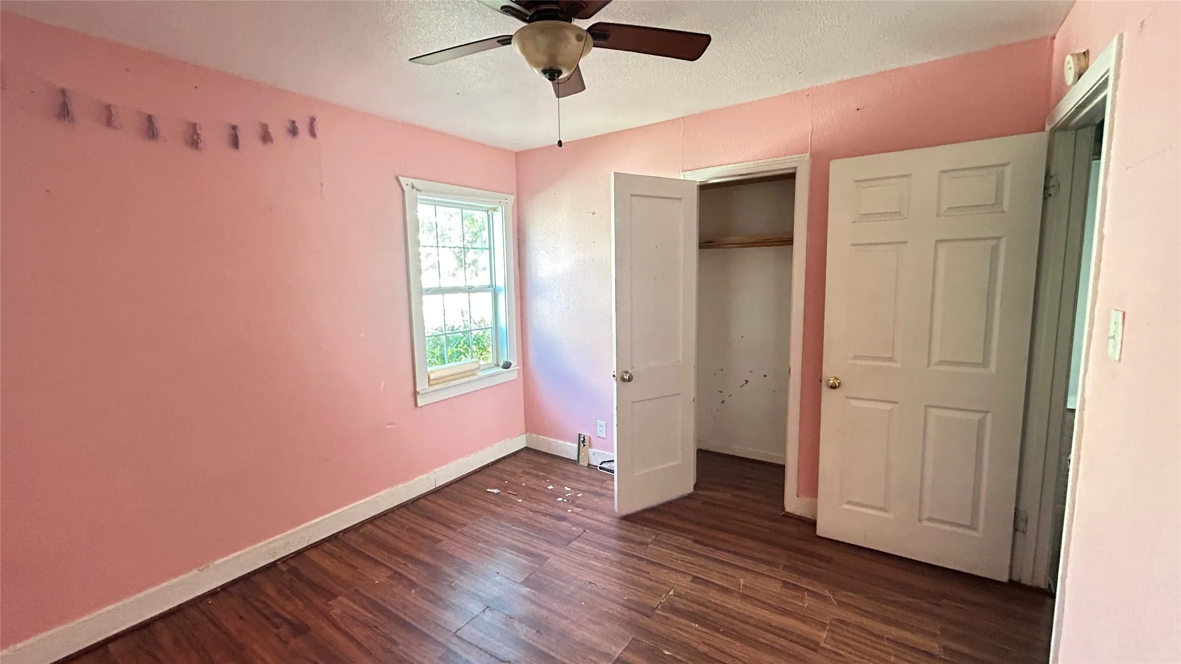 Single Family Residence For Sale in Tarrant County , 3557 Pecos Street, Fort Worth, Texas 76119, 3 Bedroom, 1 Bathroom, Garage spaces, 942 Sqft, built in 1950, mls#21395962, Real Estate Agent in Fort Worth, Homes For Sale in Tarrant county, Homes For Sale in Fort Worth, Realtor in Fort Worth Texas, Real Estate Brokerage Independent Realty Texas, Luminita Cordes Realtor