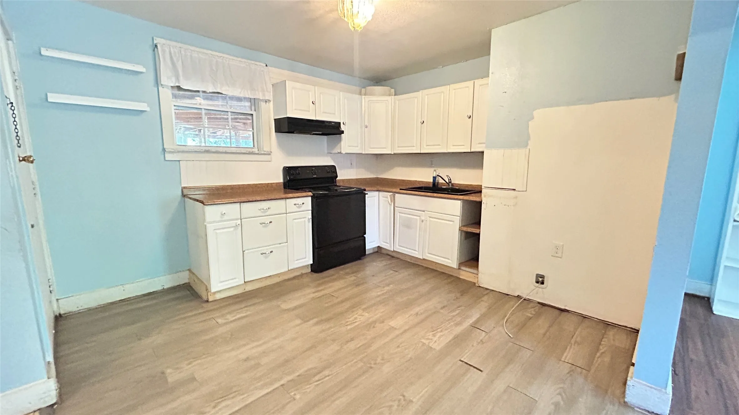 Single Family Residence For Sale in Tarrant County , 3557 Pecos Street, Fort Worth, Texas 76119, 3 Bedroom, 1 Bathroom, Garage spaces, 942 Sqft, built in 1950, mls#21395962, Real Estate Agent in Fort Worth, Homes For Sale in Tarrant county, Homes For Sale in Fort Worth, Realtor in Fort Worth Texas, Real Estate Brokerage Independent Realty Texas, Luminita Cordes Realtor