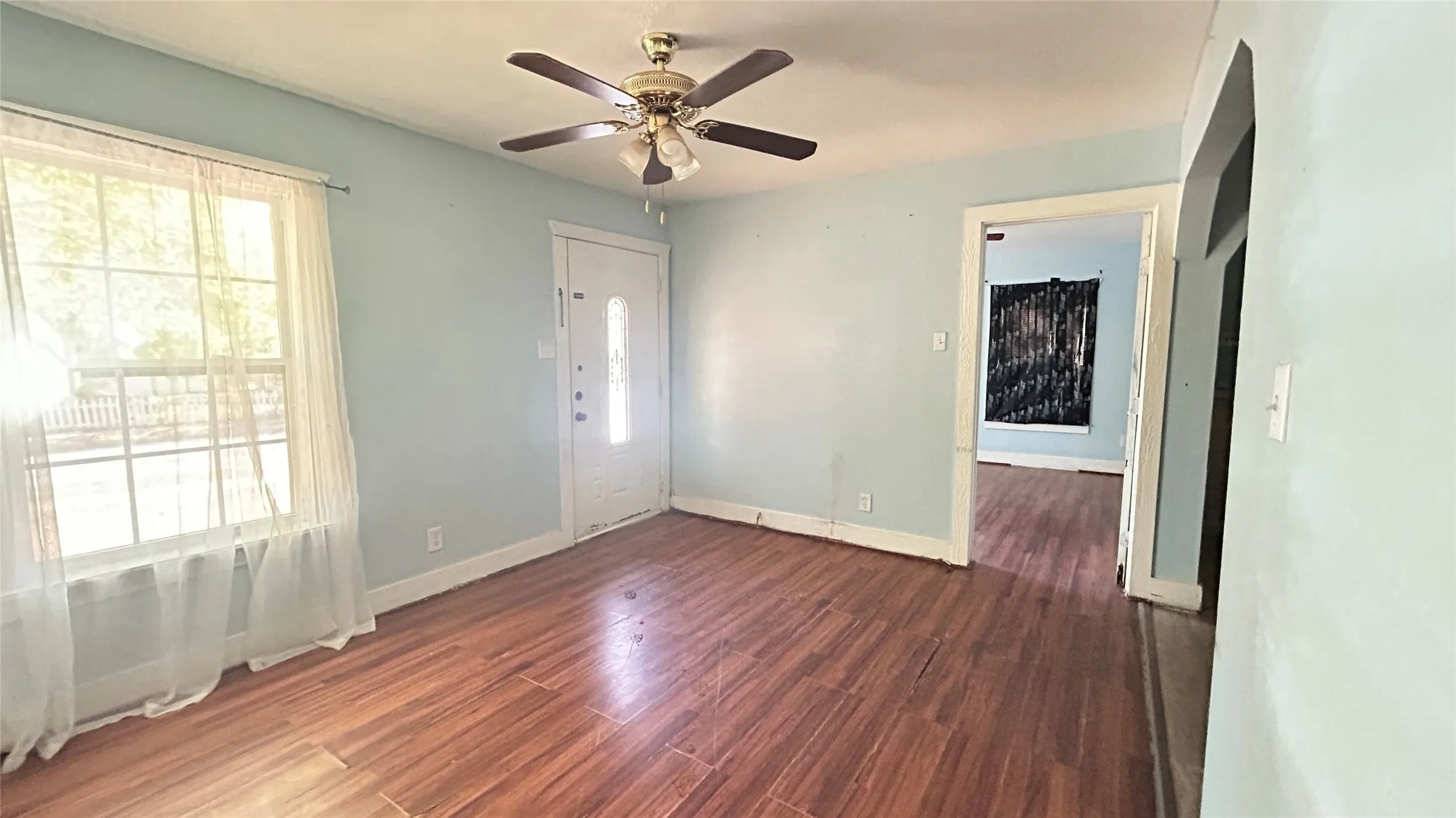 Single Family Residence For Sale in Tarrant County , 3557 Pecos Street, Fort Worth, Texas 76119, 3 Bedroom, 1 Bathroom, Garage spaces, 942 Sqft, built in 1950, mls#21395962, Real Estate Agent in Fort Worth, Homes For Sale in Tarrant county, Homes For Sale in Fort Worth, Realtor in Fort Worth Texas, Real Estate Brokerage Independent Realty Texas, Luminita Cordes Realtor