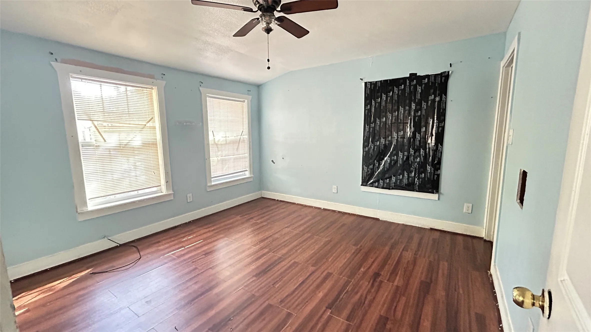 Single Family Residence For Sale in Tarrant County , 3557 Pecos Street, Fort Worth, Texas 76119, 3 Bedroom, 1 Bathroom, Garage spaces, 942 Sqft, built in 1950, mls#21395962, Real Estate Agent in Fort Worth, Homes For Sale in Tarrant county, Homes For Sale in Fort Worth, Realtor in Fort Worth Texas, Real Estate Brokerage Independent Realty Texas, Luminita Cordes Realtor