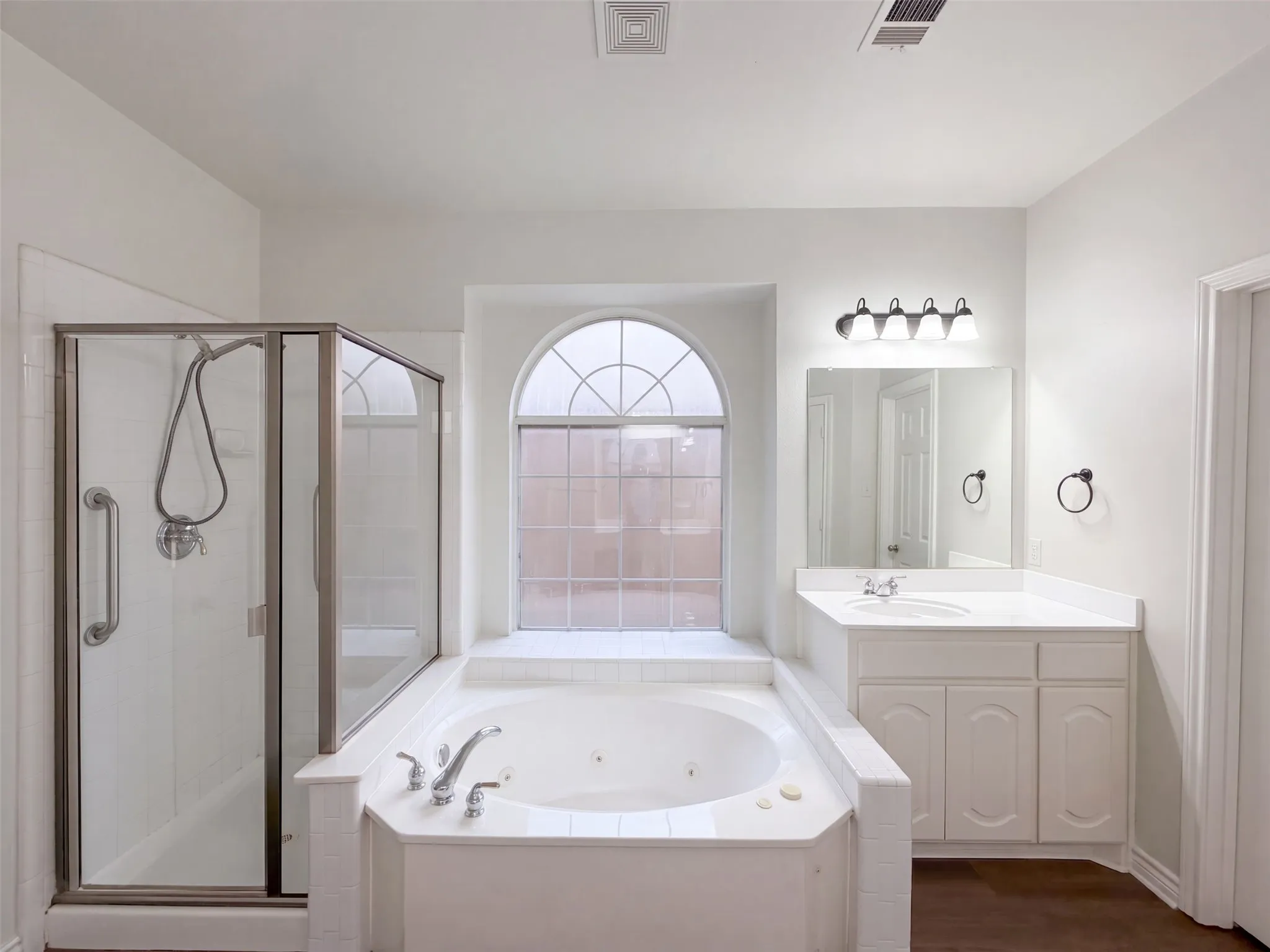 Single Family Residence For Sale in Tarrant County , 5821 Starboardway Drive, Fort Worth, Texas 76135, 5 Bedroom, 3 Bathroom, 2 Garage spaces, 2,651 Sqft, built in 2002, mls#21395985, Real Estate Agent in Fort Worth, Homes For Sale in Tarrant county, Homes For Sale in Fort Worth, Realtor in Fort Worth Texas, Real Estate Brokerage Independent Realty Texas, Luminita Cordes Realtor