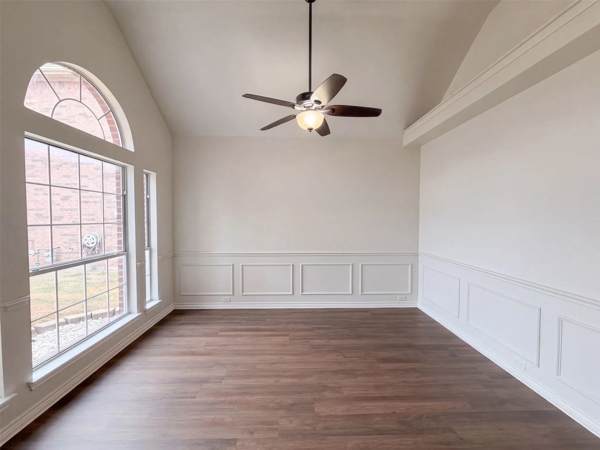 Single Family Residence For Sale in Tarrant County , 5821 Starboardway Drive, Fort Worth, Texas 76135, 5 Bedroom, 3 Bathroom, 2 Garage spaces, 2,651 Sqft, built in 2002, mls#21395985, Real Estate Agent in Fort Worth, Homes For Sale in Tarrant county, Homes For Sale in Fort Worth, Realtor in Fort Worth Texas, Real Estate Brokerage Independent Realty Texas, Luminita Cordes Realtor