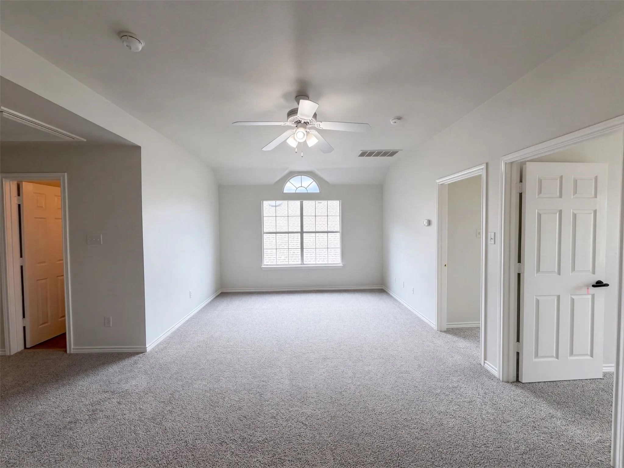 Single Family Residence For Sale in Tarrant County , 5821 Starboardway Drive, Fort Worth, Texas 76135, 5 Bedroom, 3 Bathroom, 2 Garage spaces, 2,651 Sqft, built in 2002, mls#21395985, Real Estate Agent in Fort Worth, Homes For Sale in Tarrant county, Homes For Sale in Fort Worth, Realtor in Fort Worth Texas, Real Estate Brokerage Independent Realty Texas, Luminita Cordes Realtor
