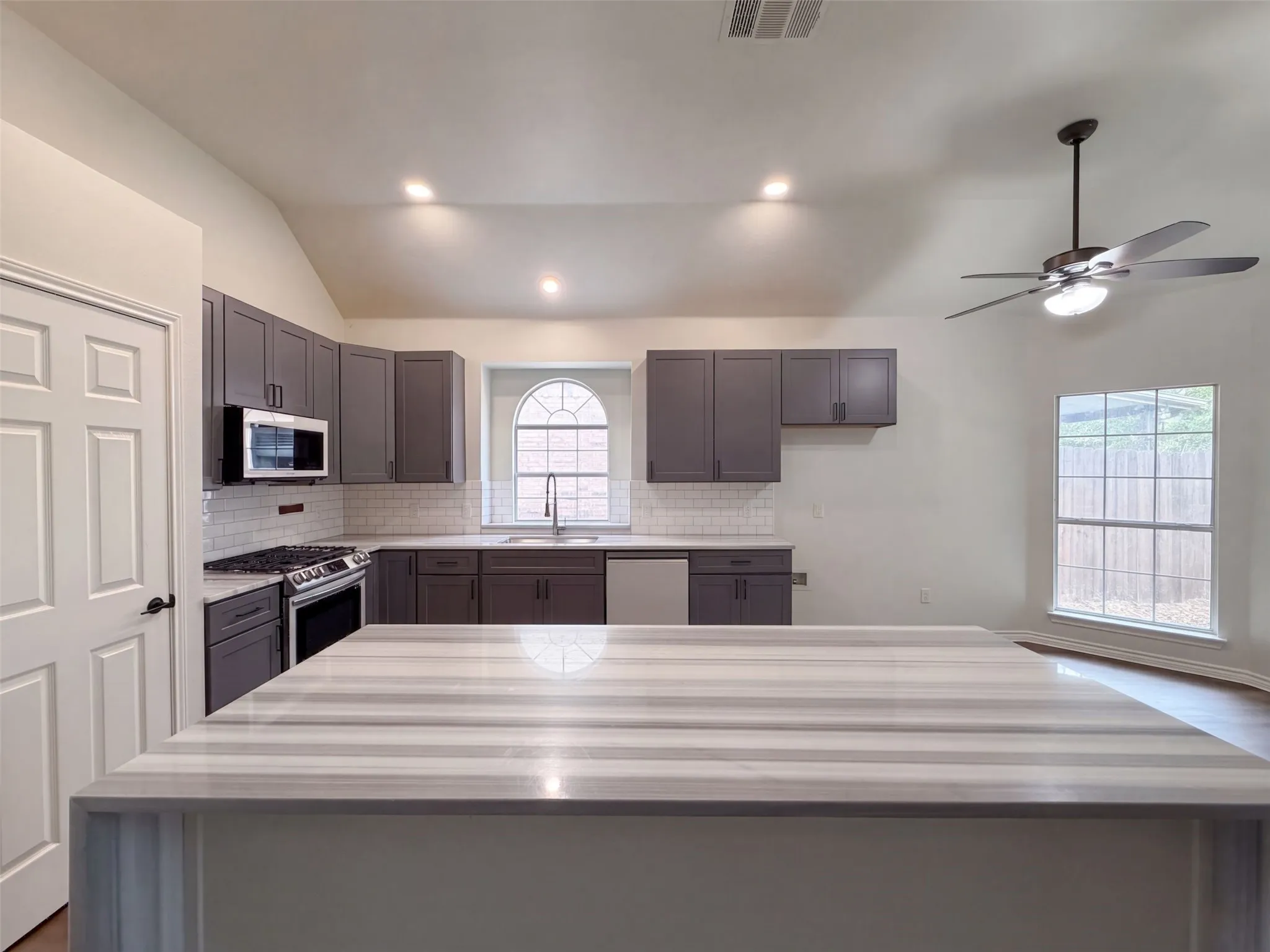 Single Family Residence For Sale in Tarrant County , 5821 Starboardway Drive, Fort Worth, Texas 76135, 5 Bedroom, 3 Bathroom, 2 Garage spaces, 2,651 Sqft, built in 2002, mls#21395985, Real Estate Agent in Fort Worth, Homes For Sale in Tarrant county, Homes For Sale in Fort Worth, Realtor in Fort Worth Texas, Real Estate Brokerage Independent Realty Texas, Luminita Cordes Realtor