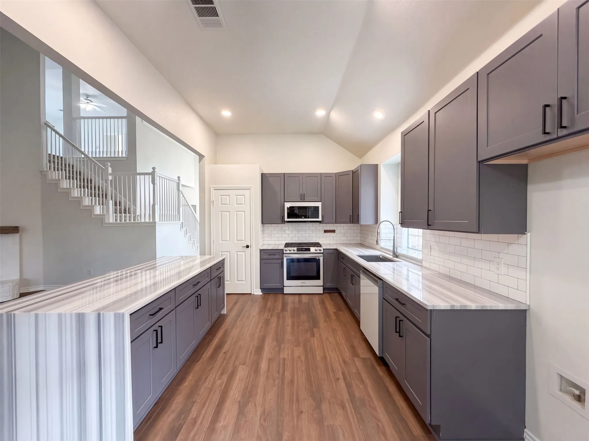 Single Family Residence For Sale in Tarrant County , 5821 Starboardway Drive, Fort Worth, Texas 76135, 5 Bedroom, 3 Bathroom, 2 Garage spaces, 2,651 Sqft, built in 2002, mls#21395985, Real Estate Agent in Fort Worth, Homes For Sale in Tarrant county, Homes For Sale in Fort Worth, Realtor in Fort Worth Texas, Real Estate Brokerage Independent Realty Texas, Luminita Cordes Realtor