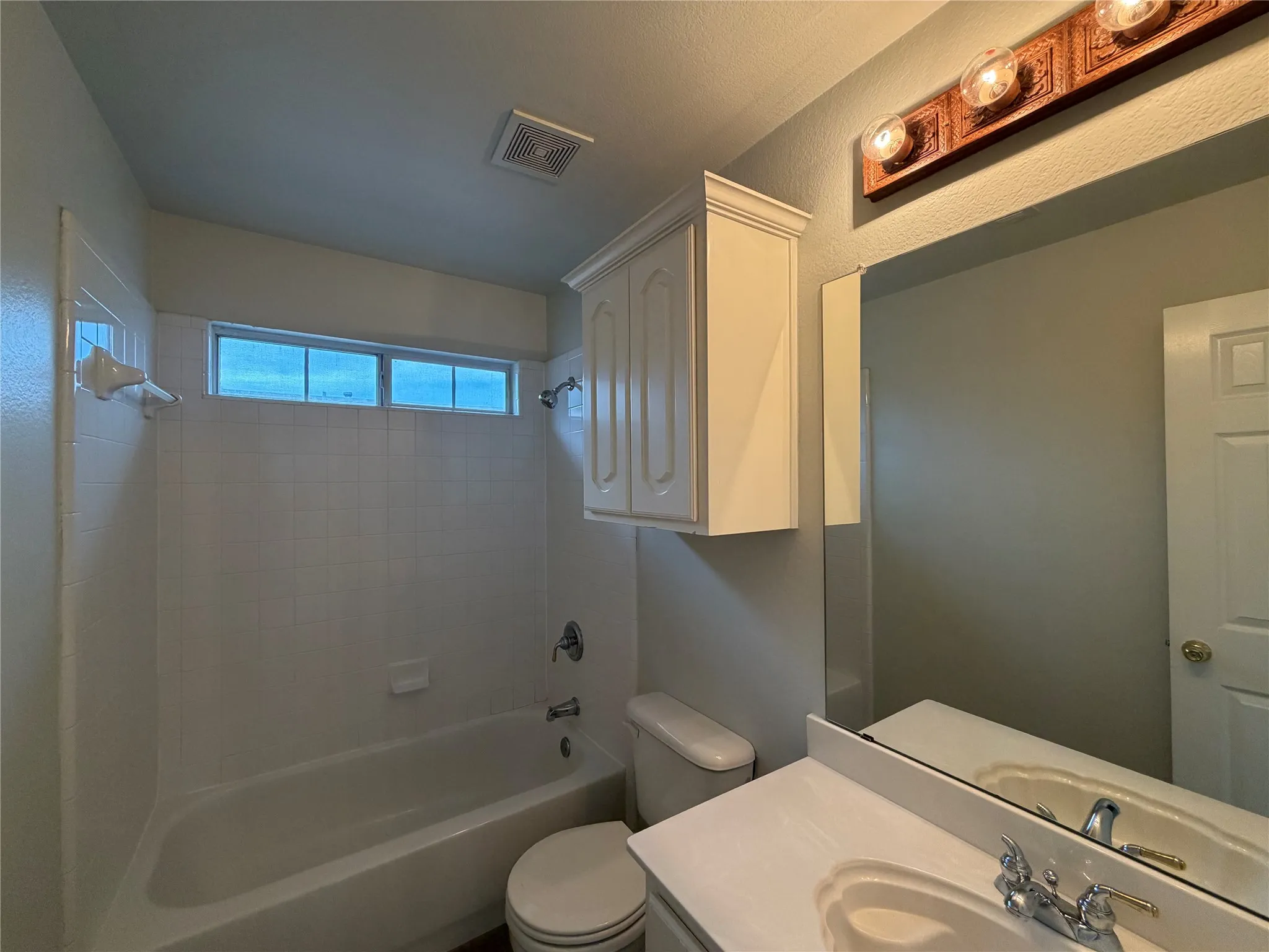 Single Family Residence For Sale in Tarrant County , 5821 Starboardway Drive, Fort Worth, Texas 76135, 5 Bedroom, 3 Bathroom, 2 Garage spaces, 2,651 Sqft, built in 2002, mls#21395985, Real Estate Agent in Fort Worth, Homes For Sale in Tarrant county, Homes For Sale in Fort Worth, Realtor in Fort Worth Texas, Real Estate Brokerage Independent Realty Texas, Luminita Cordes Realtor