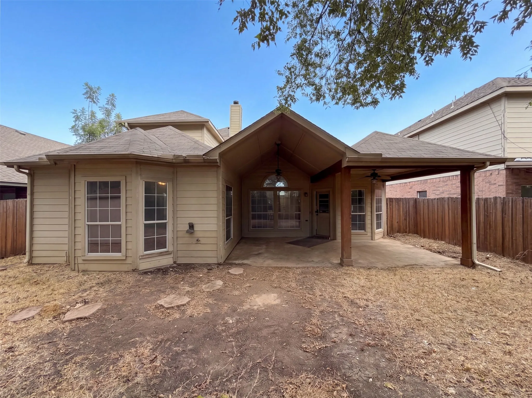 Single Family Residence For Sale in Tarrant County , 5821 Starboardway Drive, Fort Worth, Texas 76135, 5 Bedroom, 3 Bathroom, 2 Garage spaces, 2,651 Sqft, built in 2002, mls#21395985, Real Estate Agent in Fort Worth, Homes For Sale in Tarrant county, Homes For Sale in Fort Worth, Realtor in Fort Worth Texas, Real Estate Brokerage Independent Realty Texas, Luminita Cordes Realtor