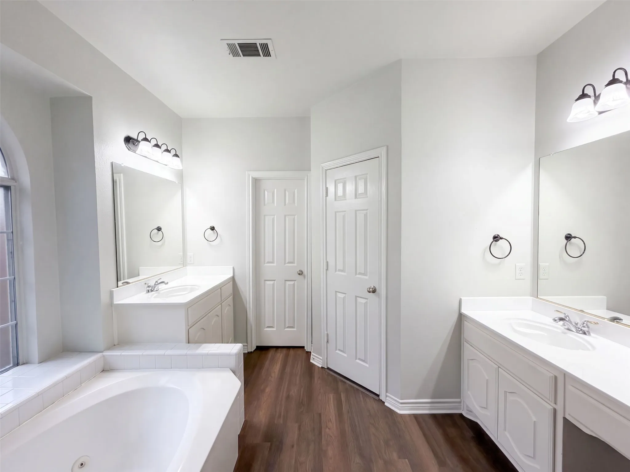 Single Family Residence For Sale in Tarrant County , 5821 Starboardway Drive, Fort Worth, Texas 76135, 5 Bedroom, 3 Bathroom, 2 Garage spaces, 2,651 Sqft, built in 2002, mls#21395985, Real Estate Agent in Fort Worth, Homes For Sale in Tarrant county, Homes For Sale in Fort Worth, Realtor in Fort Worth Texas, Real Estate Brokerage Independent Realty Texas, Luminita Cordes Realtor