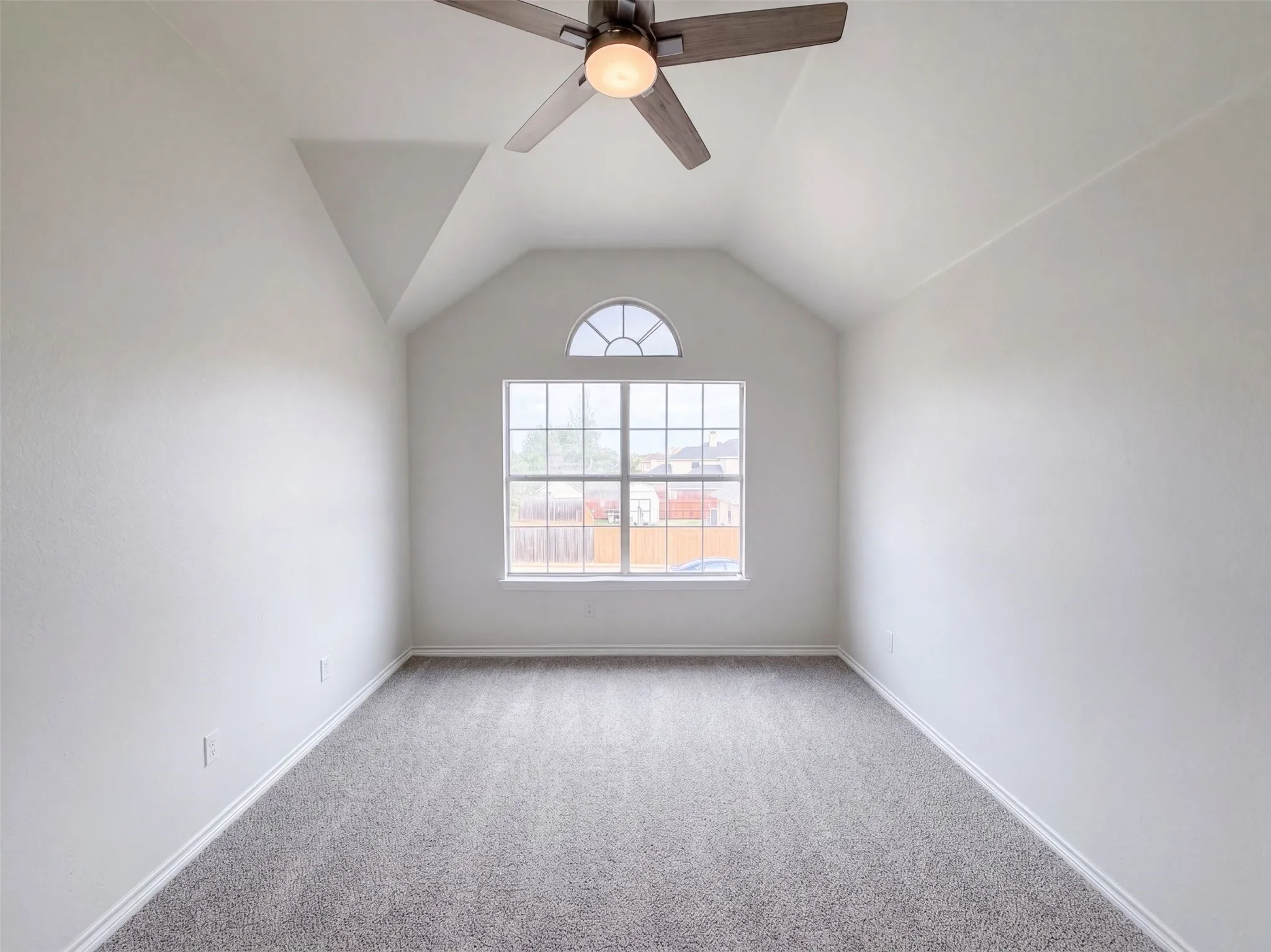Single Family Residence For Sale in Tarrant County , 5821 Starboardway Drive, Fort Worth, Texas 76135, 5 Bedroom, 3 Bathroom, 2 Garage spaces, 2,651 Sqft, built in 2002, mls#21395985, Real Estate Agent in Fort Worth, Homes For Sale in Tarrant county, Homes For Sale in Fort Worth, Realtor in Fort Worth Texas, Real Estate Brokerage Independent Realty Texas, Luminita Cordes Realtor