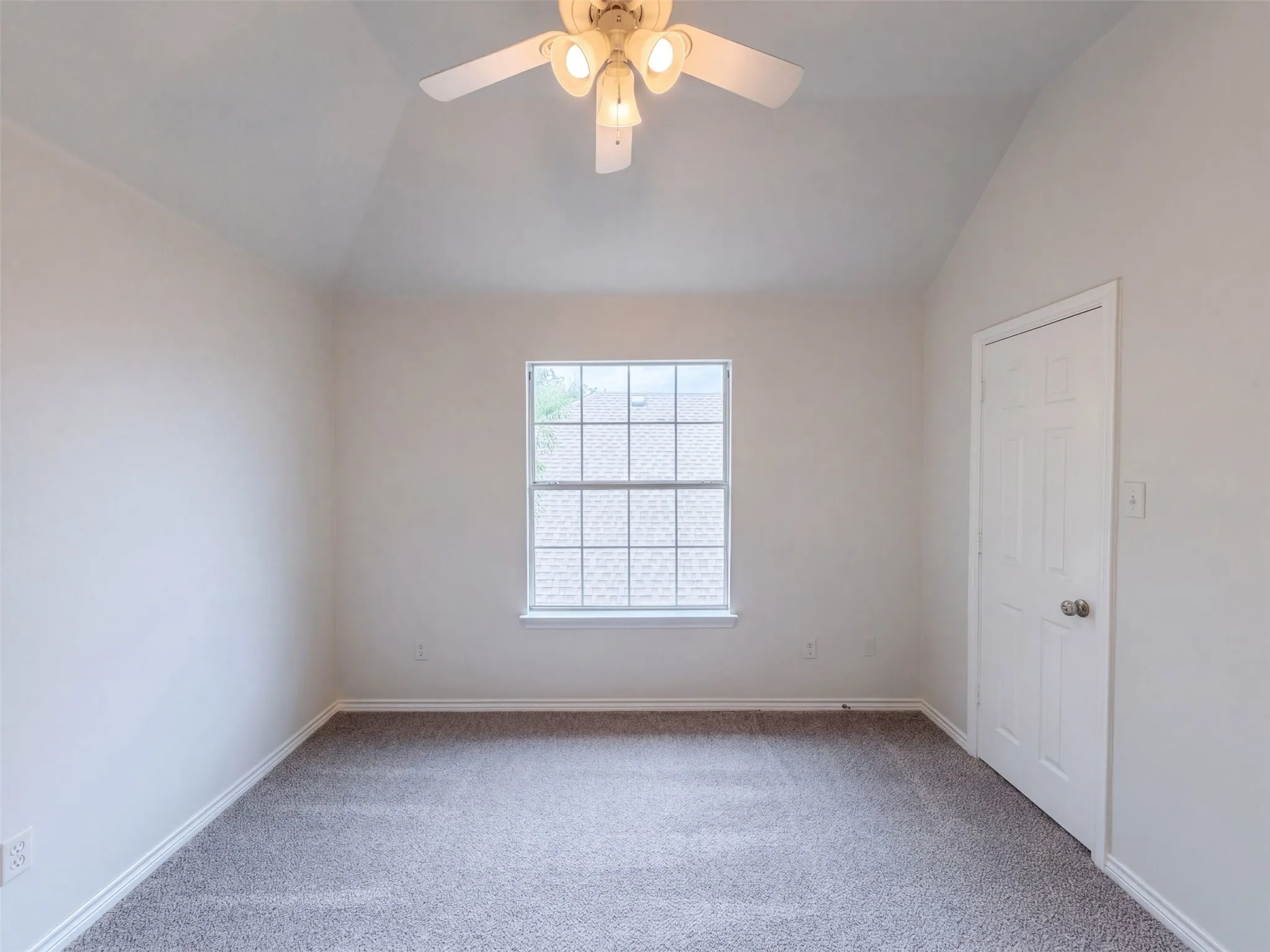 Single Family Residence For Sale in Tarrant County , 5821 Starboardway Drive, Fort Worth, Texas 76135, 5 Bedroom, 3 Bathroom, 2 Garage spaces, 2,651 Sqft, built in 2002, mls#21395985, Real Estate Agent in Fort Worth, Homes For Sale in Tarrant county, Homes For Sale in Fort Worth, Realtor in Fort Worth Texas, Real Estate Brokerage Independent Realty Texas, Luminita Cordes Realtor