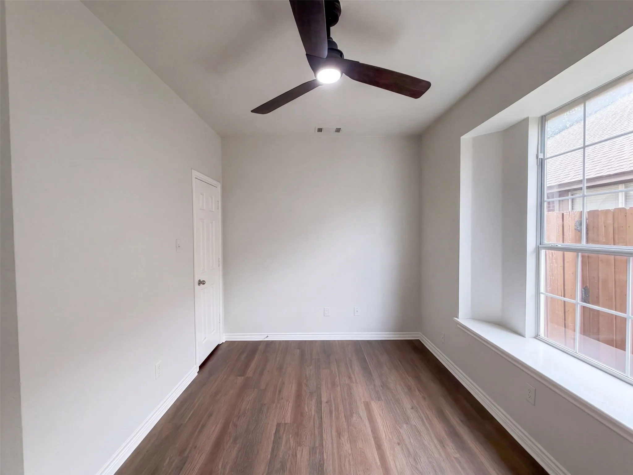 Single Family Residence For Sale in Tarrant County , 5821 Starboardway Drive, Fort Worth, Texas 76135, 5 Bedroom, 3 Bathroom, 2 Garage spaces, 2,651 Sqft, built in 2002, mls#21395985, Real Estate Agent in Fort Worth, Homes For Sale in Tarrant county, Homes For Sale in Fort Worth, Realtor in Fort Worth Texas, Real Estate Brokerage Independent Realty Texas, Luminita Cordes Realtor
