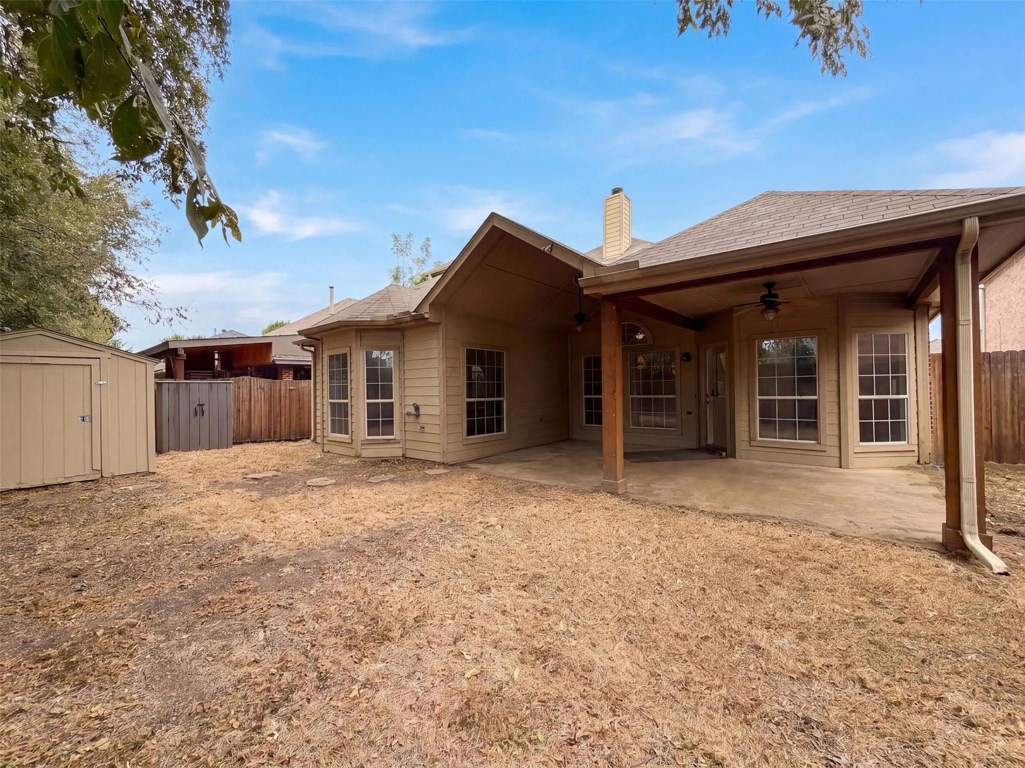 Single Family Residence For Sale in Tarrant County , 5821 Starboardway Drive, Fort Worth, Texas 76135, 5 Bedroom, 3 Bathroom, 2 Garage spaces, 2,651 Sqft, built in 2002, mls#21395985, Real Estate Agent in Fort Worth, Homes For Sale in Tarrant county, Homes For Sale in Fort Worth, Realtor in Fort Worth Texas, Real Estate Brokerage Independent Realty Texas, Luminita Cordes Realtor