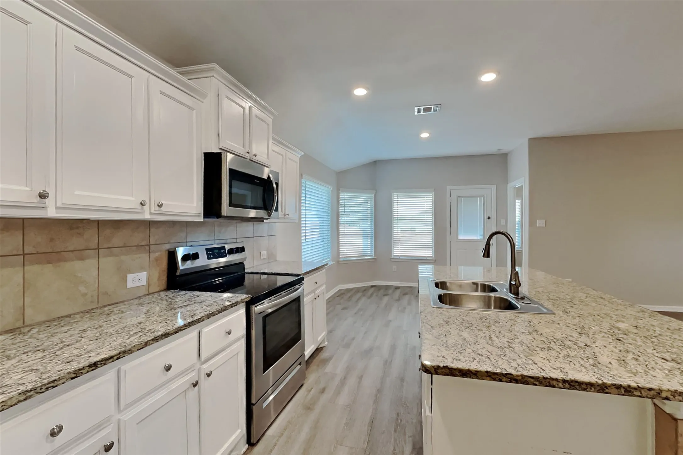 Single Family Residence For Rent in Tarrant County , 9316 Castorian Drive, Fort Worth, Texas 76131, 4 Bedroom, 2 Bathroom, 2 Garage spaces, 1,792 Sqft, built in 2019, mls#21395989, Real Estate Agent in Fort Worth, Homes For Rent in Tarrant county, Homes For Rent in Fort Worth, Realtor in Fort Worth Texas, Real Estate Brokerage Independent Realty Texas, Luminita Cordes Realtor