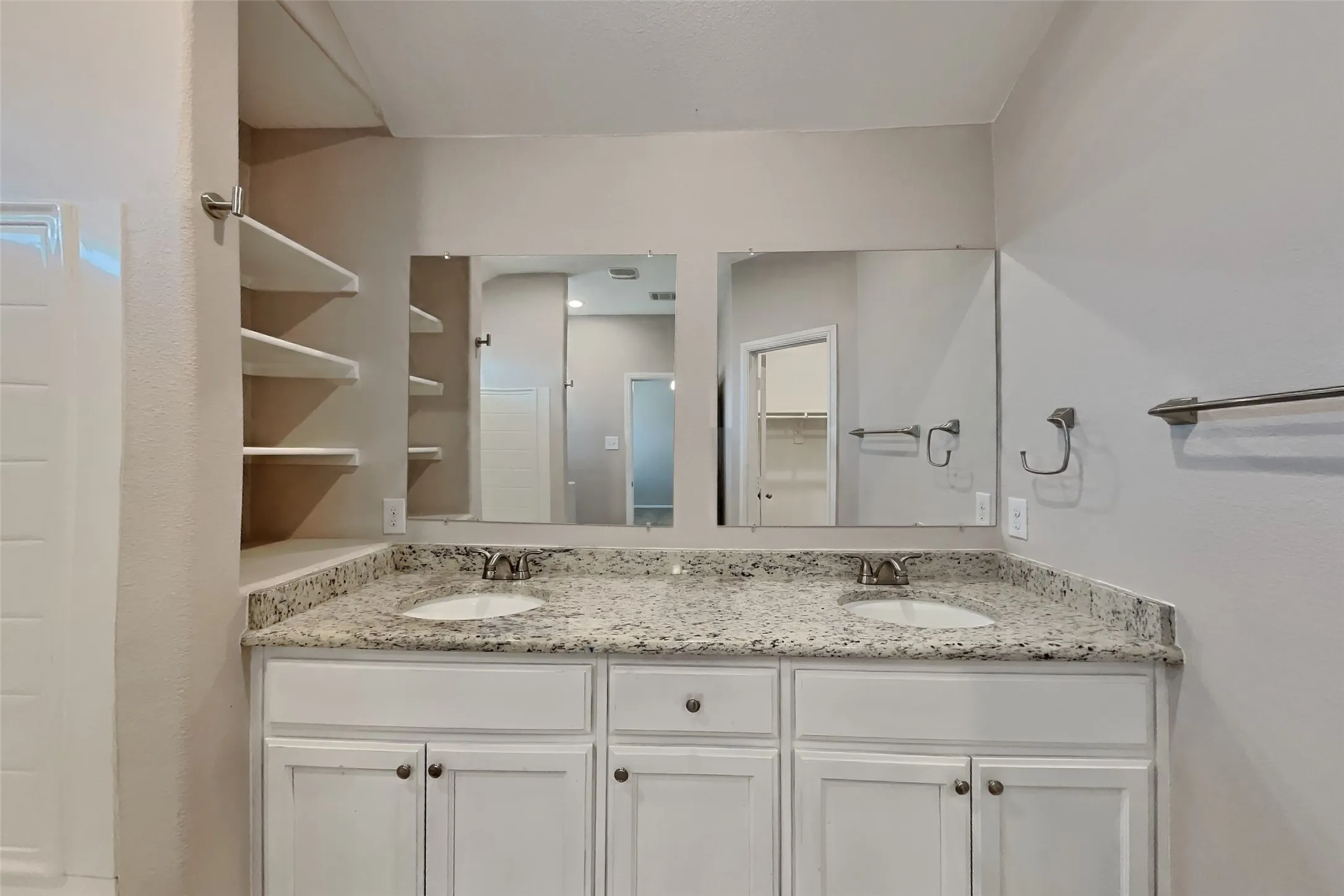 Single Family Residence For Rent in Tarrant County , 9316 Castorian Drive, Fort Worth, Texas 76131, 4 Bedroom, 2 Bathroom, 2 Garage spaces, 1,792 Sqft, built in 2019, mls#21395989, Real Estate Agent in Fort Worth, Homes For Rent in Tarrant county, Homes For Rent in Fort Worth, Realtor in Fort Worth Texas, Real Estate Brokerage Independent Realty Texas, Luminita Cordes Realtor