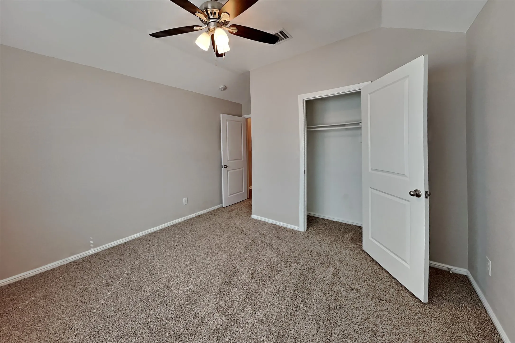 Single Family Residence For Rent in Tarrant County , 9316 Castorian Drive, Fort Worth, Texas 76131, 4 Bedroom, 2 Bathroom, 2 Garage spaces, 1,792 Sqft, built in 2019, mls#21395989, Real Estate Agent in Fort Worth, Homes For Rent in Tarrant county, Homes For Rent in Fort Worth, Realtor in Fort Worth Texas, Real Estate Brokerage Independent Realty Texas, Luminita Cordes Realtor