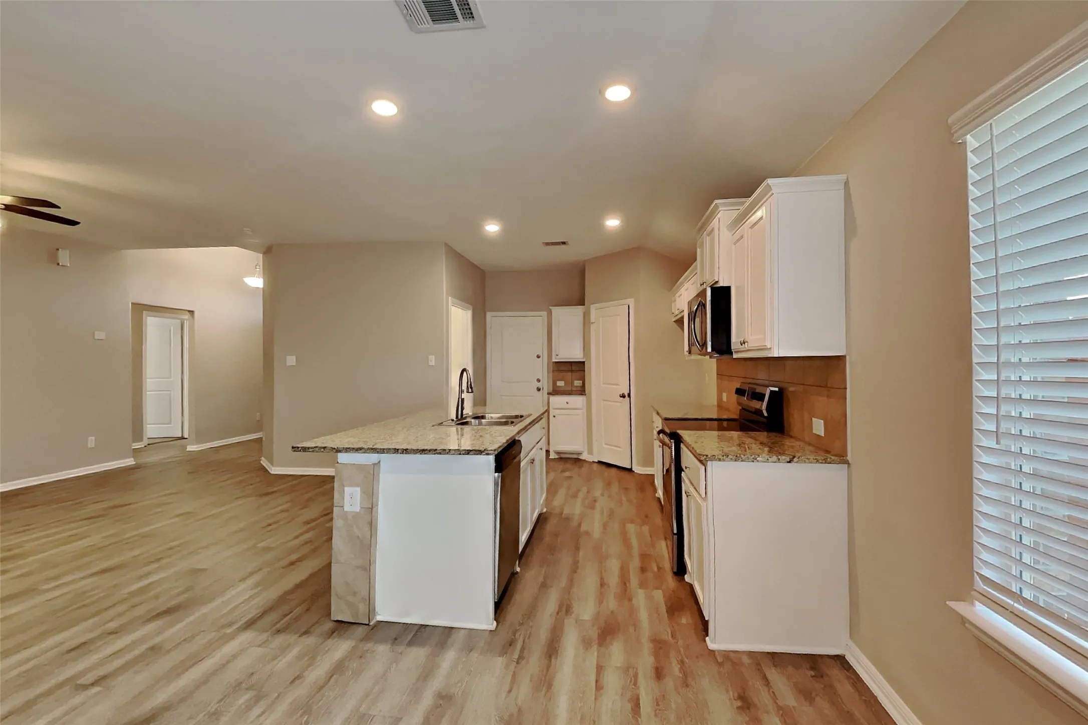 Single Family Residence For Rent in Tarrant County , 9316 Castorian Drive, Fort Worth, Texas 76131, 4 Bedroom, 2 Bathroom, 2 Garage spaces, 1,792 Sqft, built in 2019, mls#21395989, Real Estate Agent in Fort Worth, Homes For Rent in Tarrant county, Homes For Rent in Fort Worth, Realtor in Fort Worth Texas, Real Estate Brokerage Independent Realty Texas, Luminita Cordes Realtor