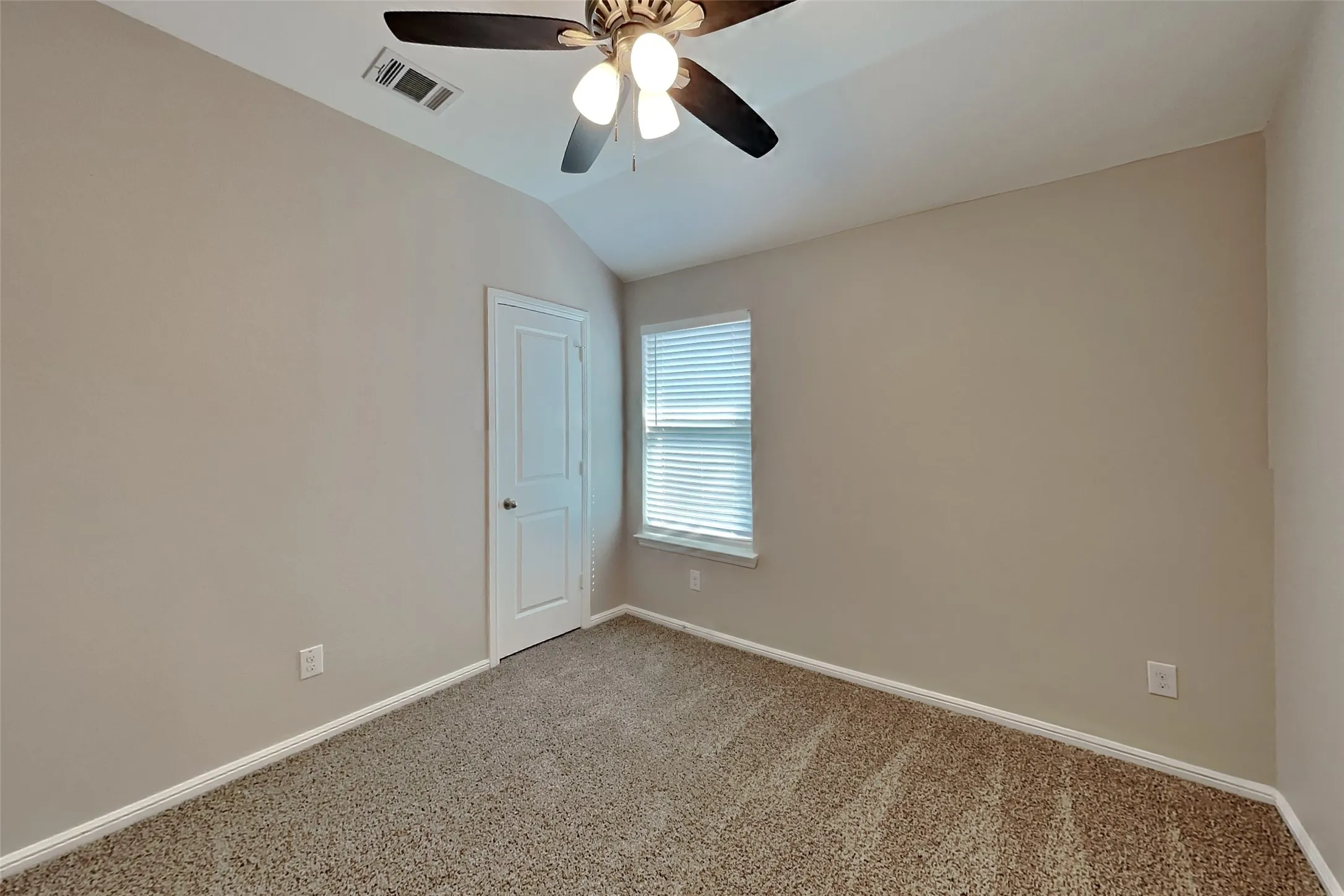 Single Family Residence For Rent in Tarrant County , 9316 Castorian Drive, Fort Worth, Texas 76131, 4 Bedroom, 2 Bathroom, 2 Garage spaces, 1,792 Sqft, built in 2019, mls#21395989, Real Estate Agent in Fort Worth, Homes For Rent in Tarrant county, Homes For Rent in Fort Worth, Realtor in Fort Worth Texas, Real Estate Brokerage Independent Realty Texas, Luminita Cordes Realtor