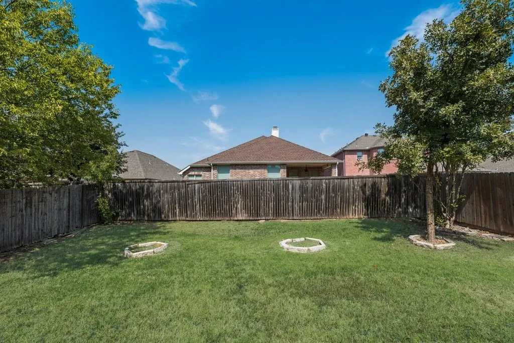 Single Family Residence For Rent in Denton County , 2677 Calmwater Drive, Little Elm, Texas 75068, 3 Bedroom, 2 Bathroom, 2 Garage spaces, 1,571 Sqft, built in 2005, mls#21395955, Real Estate Agent in Little Elm, Homes For Rent in Denton county, Homes For Rent in Little Elm, Realtor in Little Elm Texas, Real Estate Brokerage Independent Realty Texas, Luminita Cordes Realtor