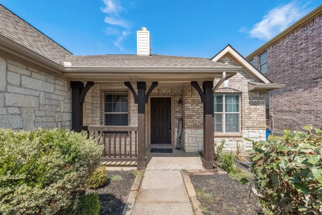 Single Family Residence For Rent in Denton County , 2677 Calmwater Drive, Little Elm, Texas 75068, 3 Bedroom, 2 Bathroom, 2 Garage spaces, 1,571 Sqft, built in 2005, mls#21395955, Real Estate Agent in Little Elm, Homes For Rent in Denton county, Homes For Rent in Little Elm, Realtor in Little Elm Texas, Real Estate Brokerage Independent Realty Texas, Luminita Cordes Realtor
