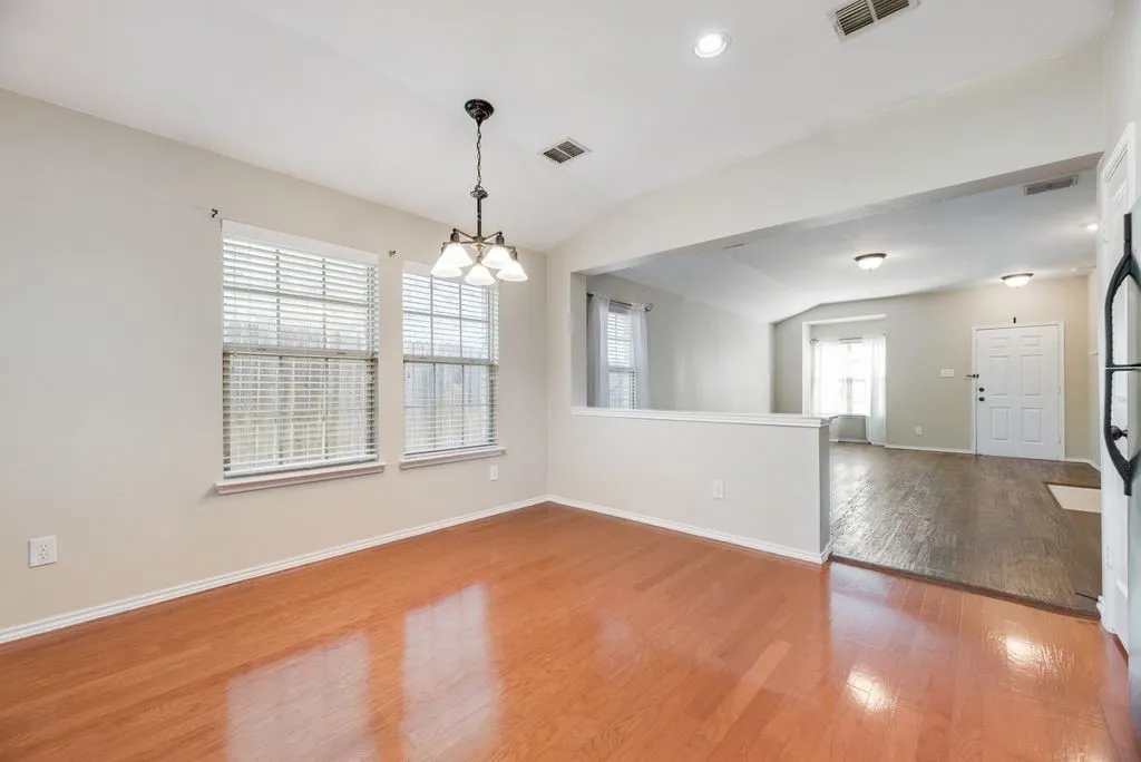 Single Family Residence For Rent in Denton County , 2677 Calmwater Drive, Little Elm, Texas 75068, 3 Bedroom, 2 Bathroom, 2 Garage spaces, 1,571 Sqft, built in 2005, mls#21395955, Real Estate Agent in Little Elm, Homes For Rent in Denton county, Homes For Rent in Little Elm, Realtor in Little Elm Texas, Real Estate Brokerage Independent Realty Texas, Luminita Cordes Realtor