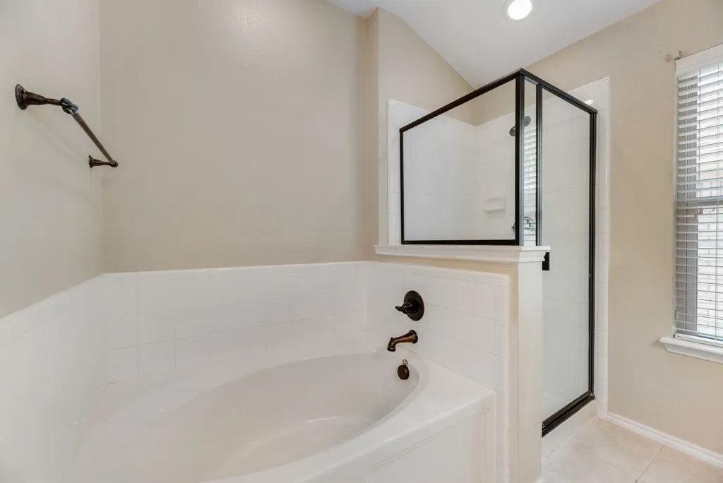 Single Family Residence For Rent in Denton County , 2677 Calmwater Drive, Little Elm, Texas 75068, 3 Bedroom, 2 Bathroom, 2 Garage spaces, 1,571 Sqft, built in 2005, mls#21395955, Real Estate Agent in Little Elm, Homes For Rent in Denton county, Homes For Rent in Little Elm, Realtor in Little Elm Texas, Real Estate Brokerage Independent Realty Texas, Luminita Cordes Realtor