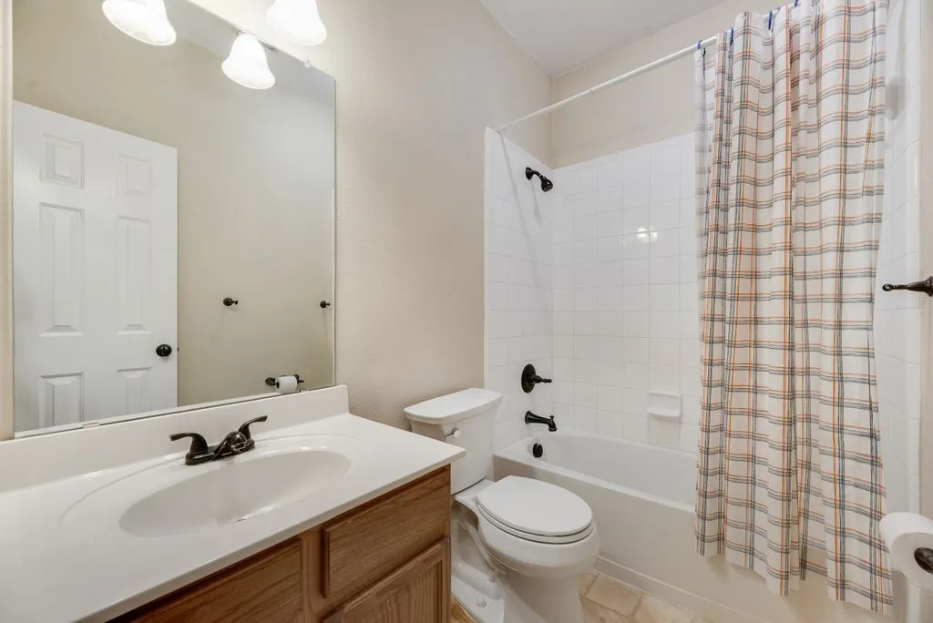 Single Family Residence For Rent in Denton County , 2677 Calmwater Drive, Little Elm, Texas 75068, 3 Bedroom, 2 Bathroom, 2 Garage spaces, 1,571 Sqft, built in 2005, mls#21395955, Real Estate Agent in Little Elm, Homes For Rent in Denton county, Homes For Rent in Little Elm, Realtor in Little Elm Texas, Real Estate Brokerage Independent Realty Texas, Luminita Cordes Realtor