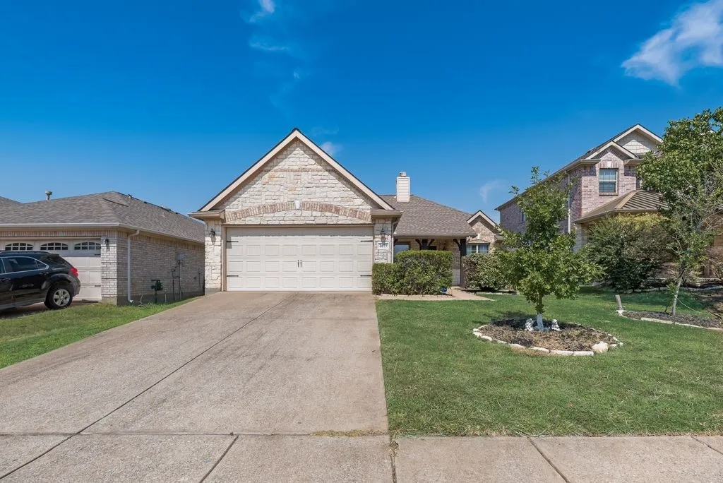 Single Family Residence For Rent in Denton County , 2677 Calmwater Drive, Little Elm, Texas 75068, 3 Bedroom, 2 Bathroom, 2 Garage spaces, 1,571 Sqft, built in 2005, mls#21395955, Real Estate Agent in Little Elm, Homes For Rent in Denton county, Homes For Rent in Little Elm, Realtor in Little Elm Texas, Real Estate Brokerage Independent Realty Texas, Luminita Cordes Realtor