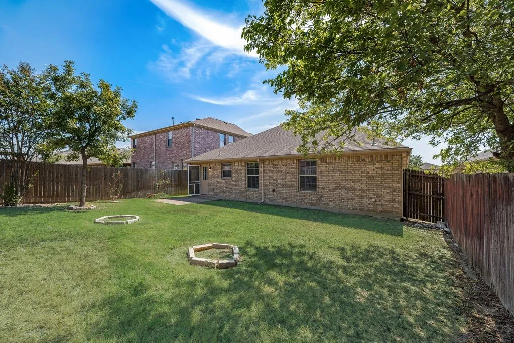 Single Family Residence For Rent in Denton County , 2677 Calmwater Drive, Little Elm, Texas 75068, 3 Bedroom, 2 Bathroom, 2 Garage spaces, 1,571 Sqft, built in 2005, mls#21395955, Real Estate Agent in Little Elm, Homes For Rent in Denton county, Homes For Rent in Little Elm, Realtor in Little Elm Texas, Real Estate Brokerage Independent Realty Texas, Luminita Cordes Realtor