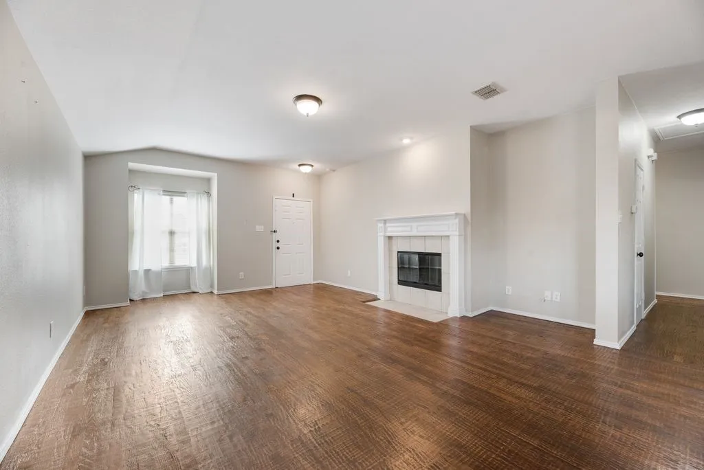 Single Family Residence For Rent in Denton County , 2677 Calmwater Drive, Little Elm, Texas 75068, 3 Bedroom, 2 Bathroom, 2 Garage spaces, 1,571 Sqft, built in 2005, mls#21395955, Real Estate Agent in Little Elm, Homes For Rent in Denton county, Homes For Rent in Little Elm, Realtor in Little Elm Texas, Real Estate Brokerage Independent Realty Texas, Luminita Cordes Realtor