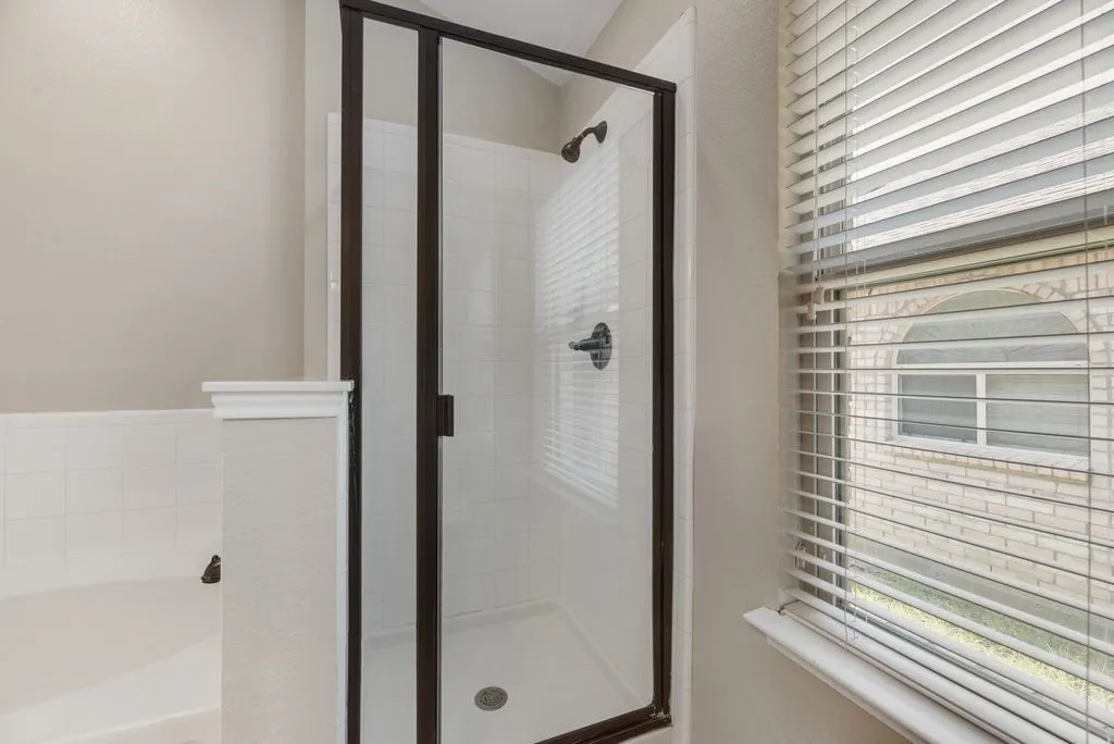 Single Family Residence For Rent in Denton County , 2677 Calmwater Drive, Little Elm, Texas 75068, 3 Bedroom, 2 Bathroom, 2 Garage spaces, 1,571 Sqft, built in 2005, mls#21395955, Real Estate Agent in Little Elm, Homes For Rent in Denton county, Homes For Rent in Little Elm, Realtor in Little Elm Texas, Real Estate Brokerage Independent Realty Texas, Luminita Cordes Realtor