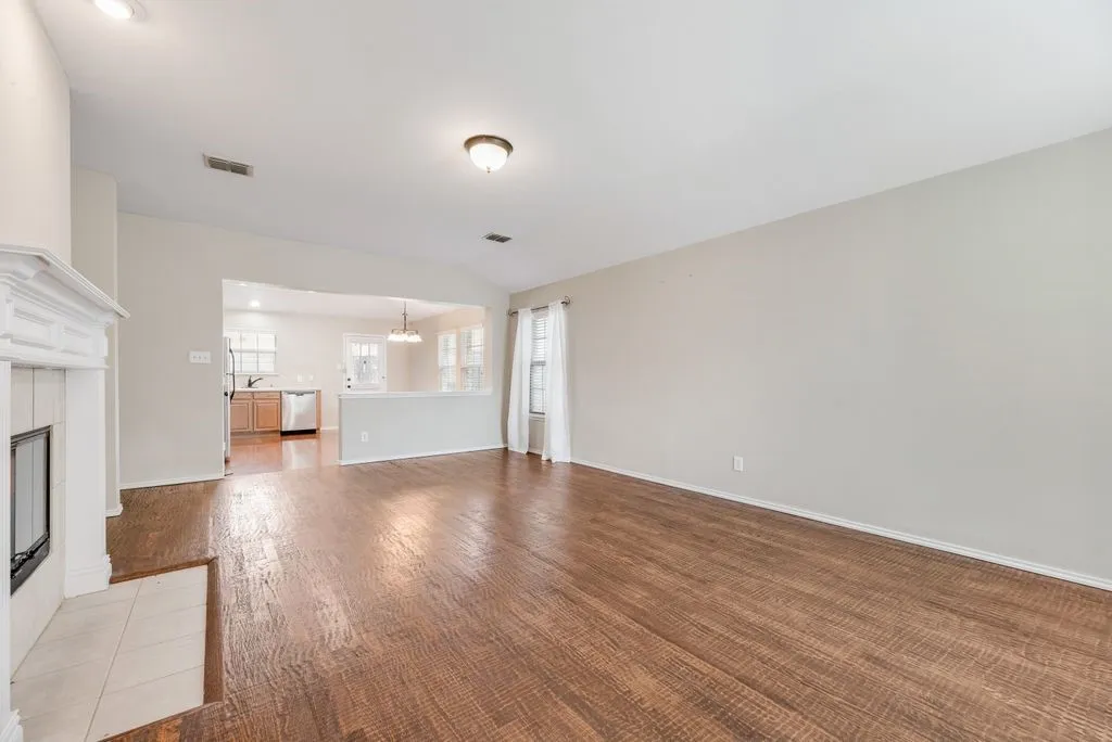 Single Family Residence For Rent in Denton County , 2677 Calmwater Drive, Little Elm, Texas 75068, 3 Bedroom, 2 Bathroom, 2 Garage spaces, 1,571 Sqft, built in 2005, mls#21395955, Real Estate Agent in Little Elm, Homes For Rent in Denton county, Homes For Rent in Little Elm, Realtor in Little Elm Texas, Real Estate Brokerage Independent Realty Texas, Luminita Cordes Realtor