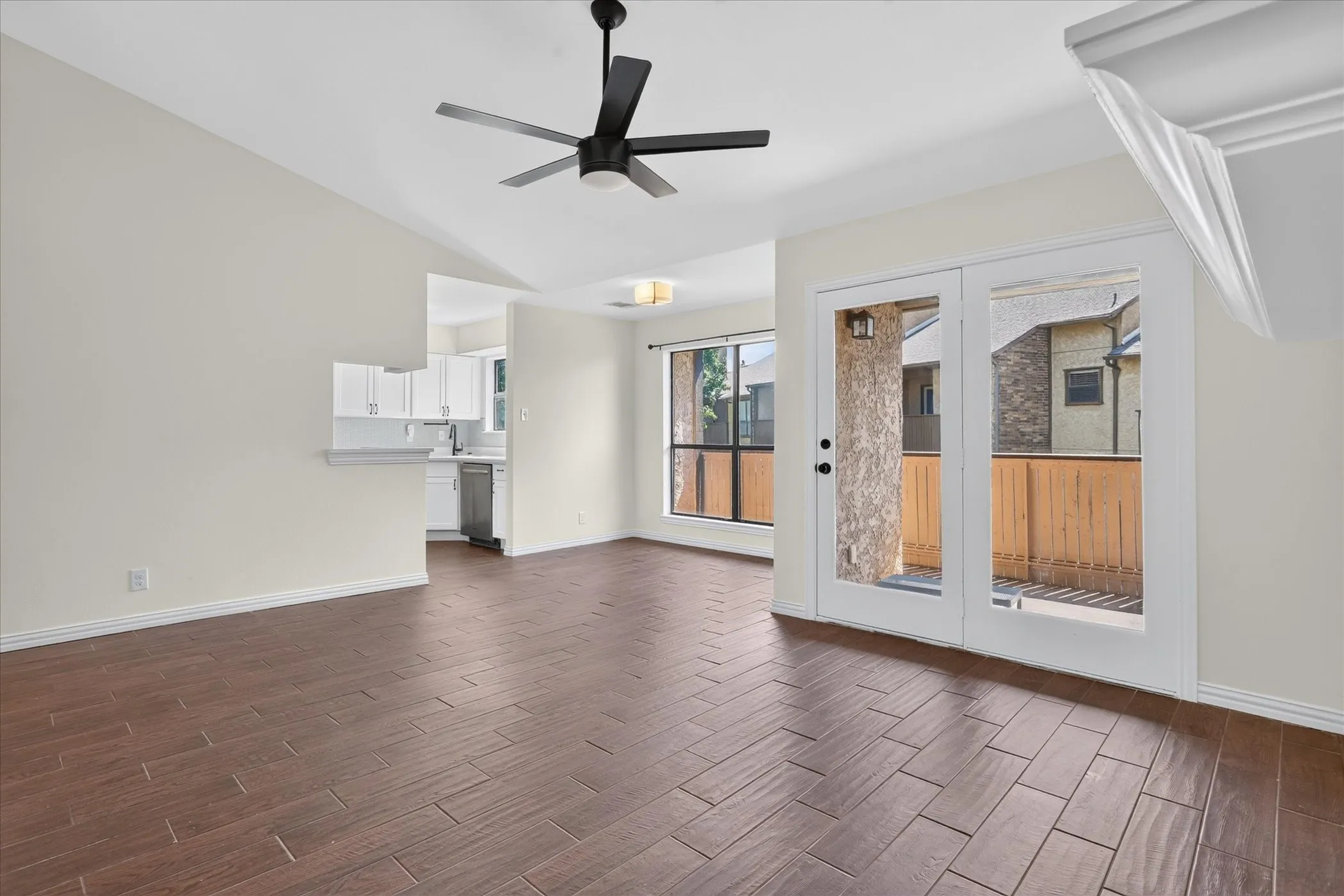 Condominium For Sale in Tarrant County , 1204 Calico Lane 721, Arlington, Texas 76011, 2 Bedroom, 1 Bathroom, Garage spaces, 963 Sqft, built in 1981, mls#21395283, Real Estate Agent in Arlington, Homes For Sale in Tarrant county, Homes For Sale in Arlington, Realtor in Arlington Texas, Real Estate Brokerage Independent Realty Texas, Luminita Cordes Realtor