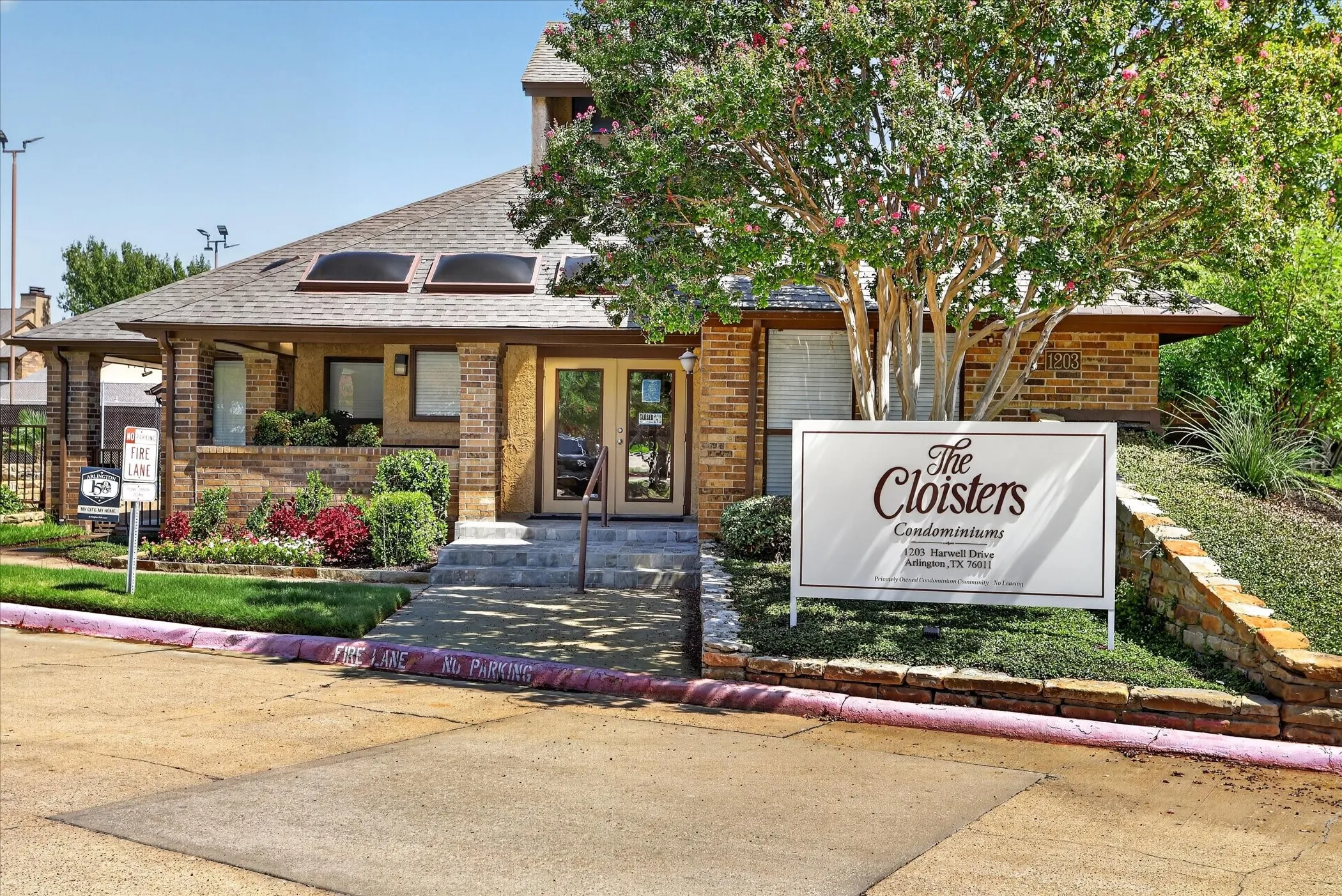 Condominium For Sale in Tarrant County , 1204 Calico Lane 721, Arlington, Texas 76011, 2 Bedroom, 1 Bathroom, Garage spaces, 963 Sqft, built in 1981, mls#21395283, Real Estate Agent in Arlington, Homes For Sale in Tarrant county, Homes For Sale in Arlington, Realtor in Arlington Texas, Real Estate Brokerage Independent Realty Texas, Luminita Cordes Realtor