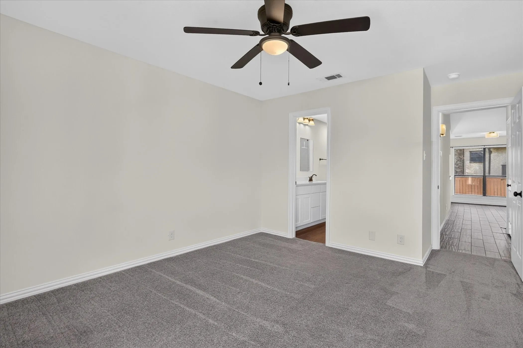 Condominium For Sale in Tarrant County , 1204 Calico Lane 721, Arlington, Texas 76011, 2 Bedroom, 1 Bathroom, Garage spaces, 963 Sqft, built in 1981, mls#21395283, Real Estate Agent in Arlington, Homes For Sale in Tarrant county, Homes For Sale in Arlington, Realtor in Arlington Texas, Real Estate Brokerage Independent Realty Texas, Luminita Cordes Realtor