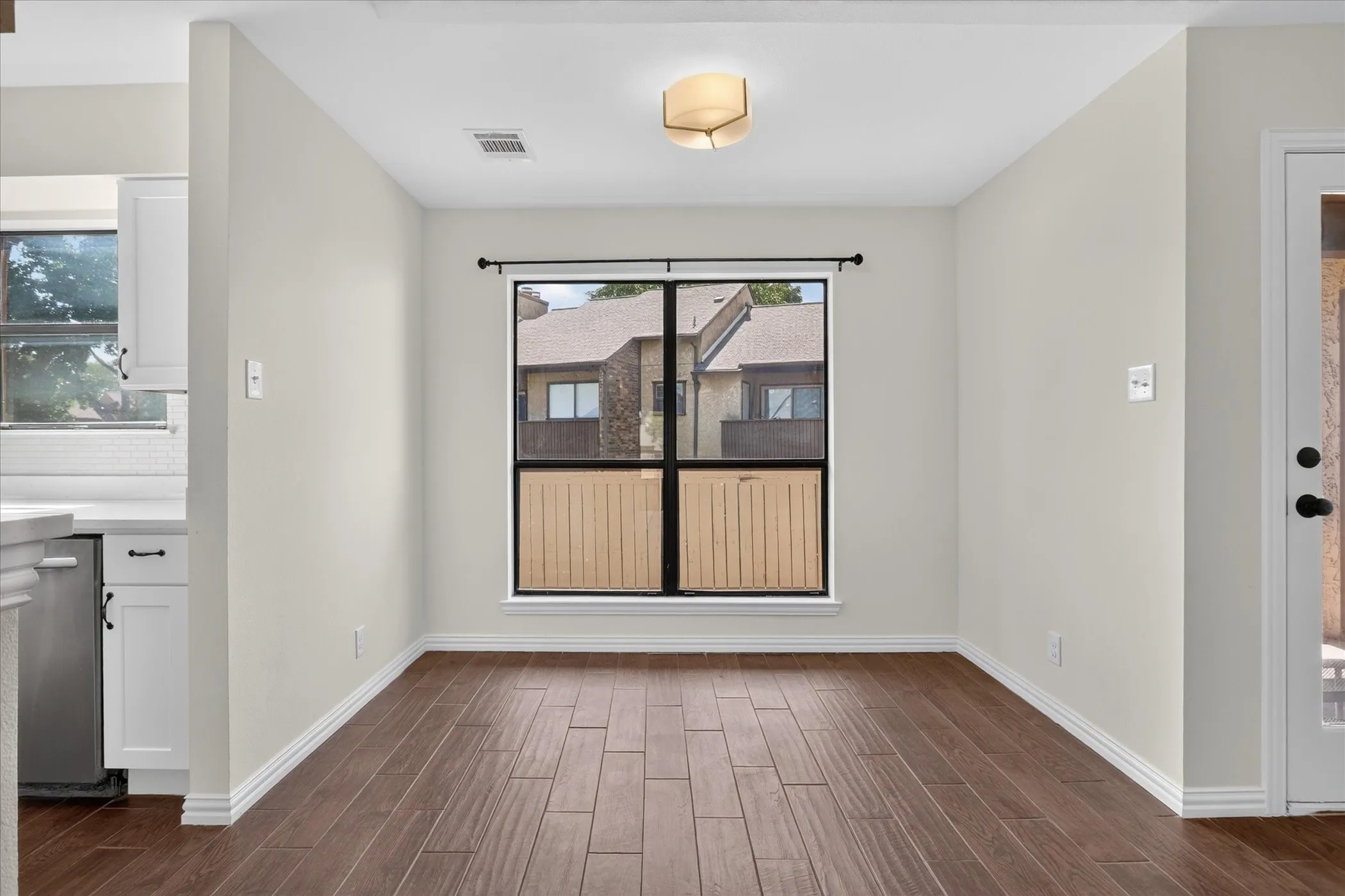 Condominium For Sale in Tarrant County , 1204 Calico Lane 721, Arlington, Texas 76011, 2 Bedroom, 1 Bathroom, Garage spaces, 963 Sqft, built in 1981, mls#21395283, Real Estate Agent in Arlington, Homes For Sale in Tarrant county, Homes For Sale in Arlington, Realtor in Arlington Texas, Real Estate Brokerage Independent Realty Texas, Luminita Cordes Realtor