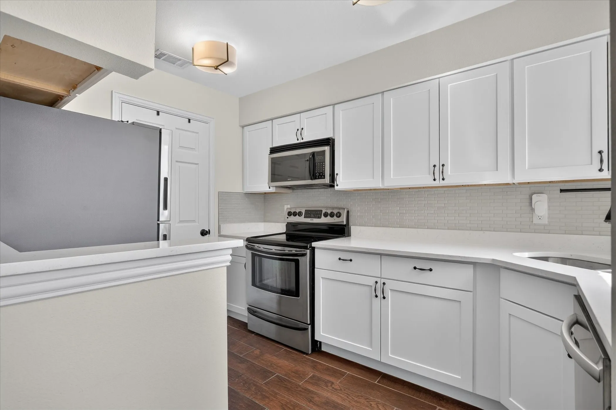 Condominium For Sale in Tarrant County , 1204 Calico Lane 721, Arlington, Texas 76011, 2 Bedroom, 1 Bathroom, Garage spaces, 963 Sqft, built in 1981, mls#21395283, Real Estate Agent in Arlington, Homes For Sale in Tarrant county, Homes For Sale in Arlington, Realtor in Arlington Texas, Real Estate Brokerage Independent Realty Texas, Luminita Cordes Realtor