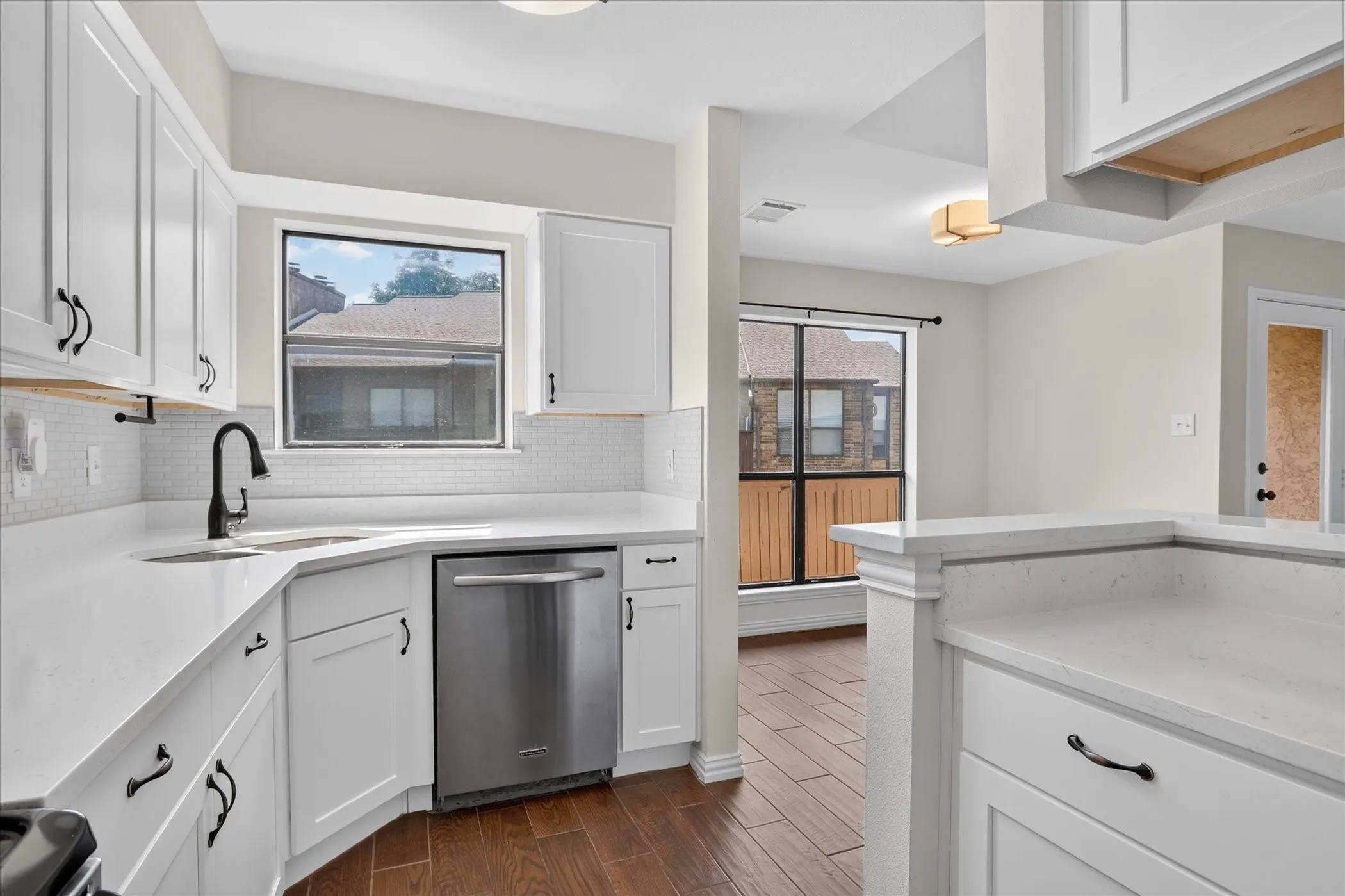 Condominium For Sale in Tarrant County , 1204 Calico Lane 721, Arlington, Texas 76011, 2 Bedroom, 1 Bathroom, Garage spaces, 963 Sqft, built in 1981, mls#21395283, Real Estate Agent in Arlington, Homes For Sale in Tarrant county, Homes For Sale in Arlington, Realtor in Arlington Texas, Real Estate Brokerage Independent Realty Texas, Luminita Cordes Realtor
