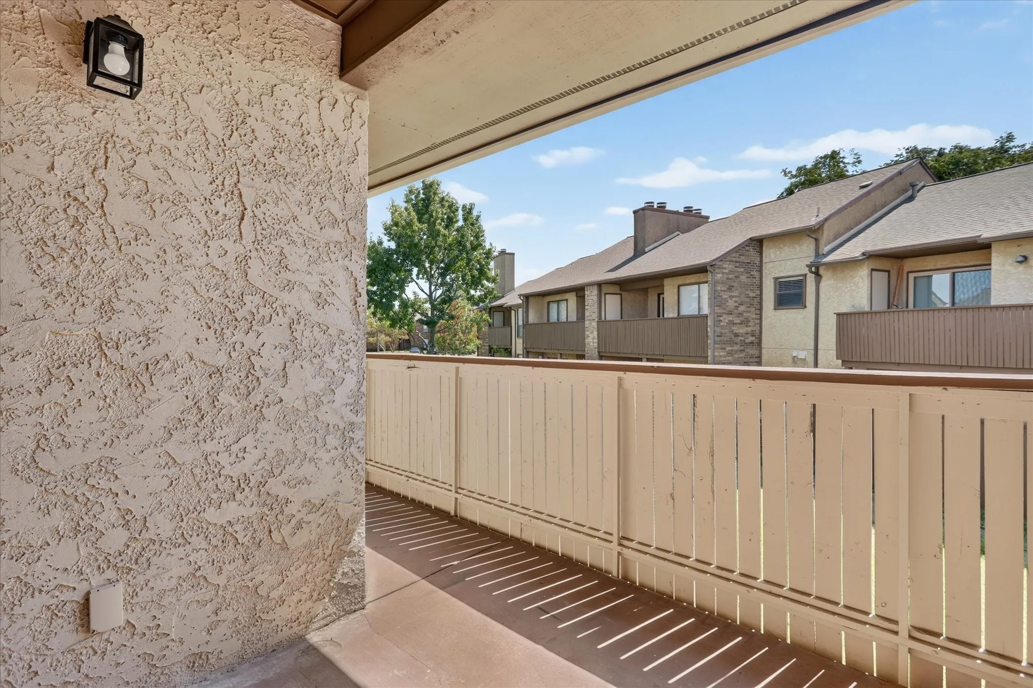 Condominium For Sale in Tarrant County , 1204 Calico Lane 721, Arlington, Texas 76011, 2 Bedroom, 1 Bathroom, Garage spaces, 963 Sqft, built in 1981, mls#21395283, Real Estate Agent in Arlington, Homes For Sale in Tarrant county, Homes For Sale in Arlington, Realtor in Arlington Texas, Real Estate Brokerage Independent Realty Texas, Luminita Cordes Realtor