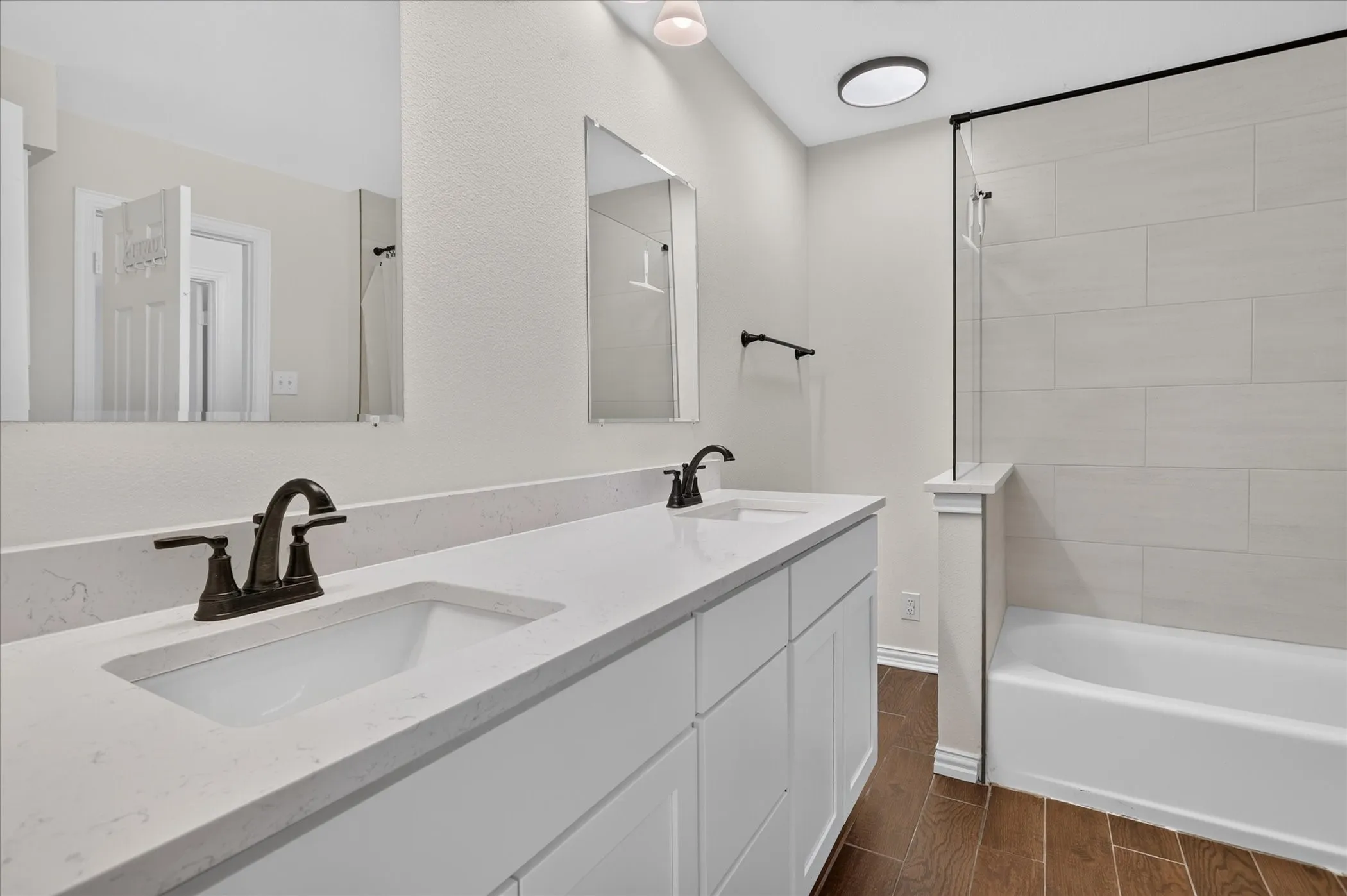 Condominium For Sale in Tarrant County , 1204 Calico Lane 721, Arlington, Texas 76011, 2 Bedroom, 1 Bathroom, Garage spaces, 963 Sqft, built in 1981, mls#21395283, Real Estate Agent in Arlington, Homes For Sale in Tarrant county, Homes For Sale in Arlington, Realtor in Arlington Texas, Real Estate Brokerage Independent Realty Texas, Luminita Cordes Realtor