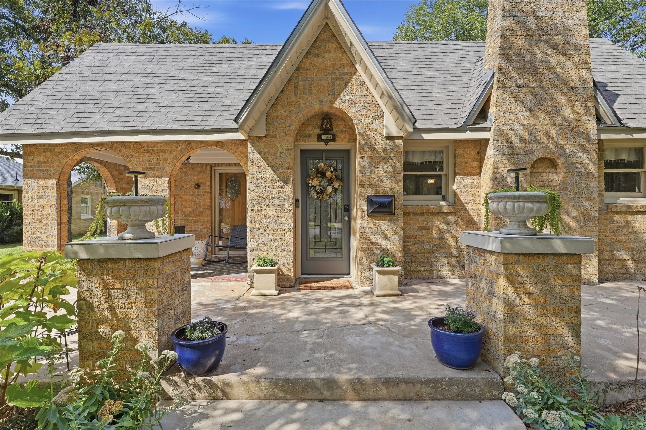 Single Family Residence For Sale in Johnson County , 704 Forrest Avenue, Cleburne, Texas 76033, 3 Bedroom, 2 Bathroom, Garage spaces, 1,811 Sqft, built in 1926, mls#21395701, Real Estate Agent in Cleburne, Homes For Sale in Johnson county, Homes For Sale in Cleburne, Realtor in Cleburne Texas, Real Estate Brokerage Independent Realty Texas, Luminita Cordes Realtor