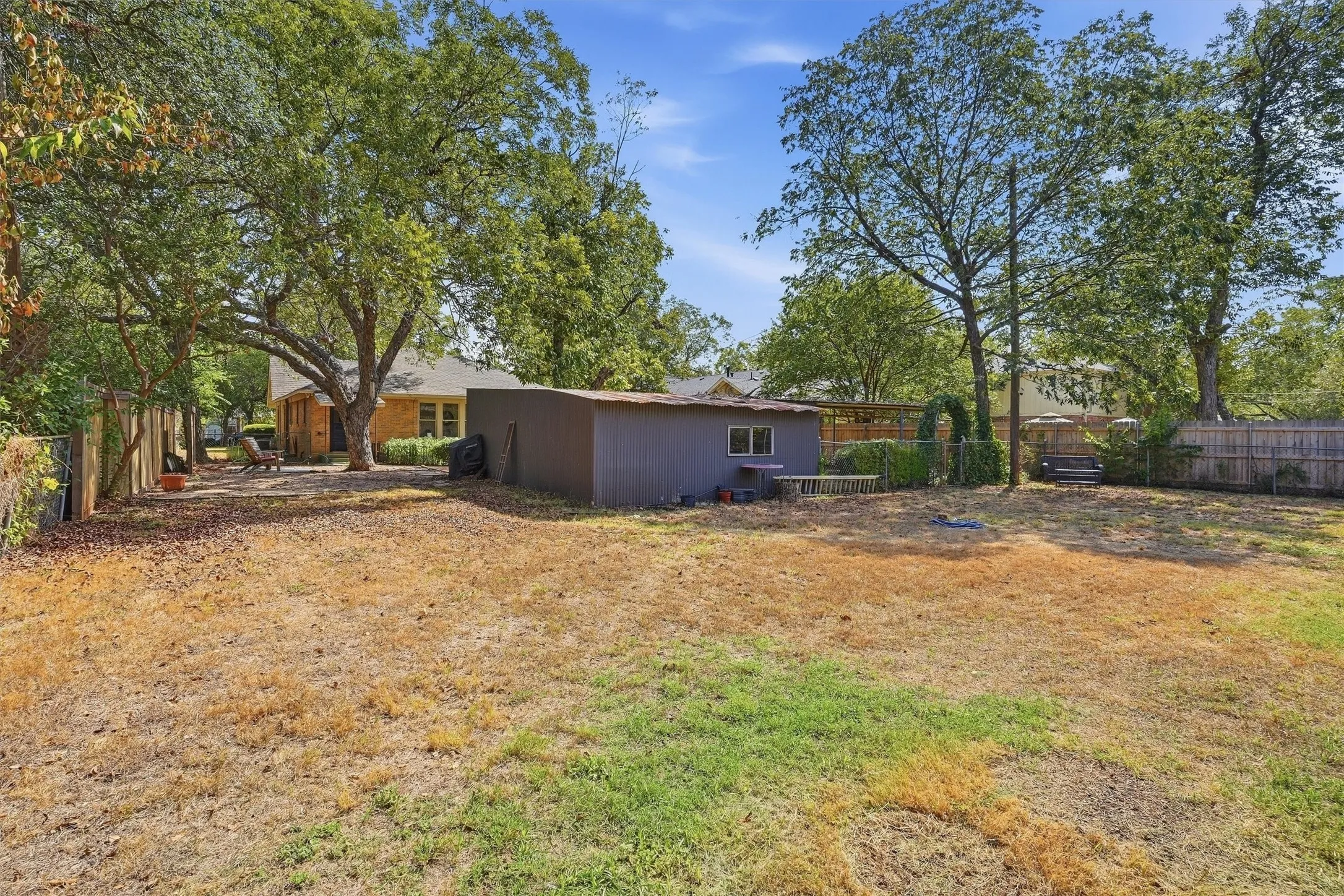 Single Family Residence For Sale in Johnson County , 704 Forrest Avenue, Cleburne, Texas 76033, 3 Bedroom, 2 Bathroom, Garage spaces, 1,811 Sqft, built in 1926, mls#21395701, Real Estate Agent in Cleburne, Homes For Sale in Johnson county, Homes For Sale in Cleburne, Realtor in Cleburne Texas, Real Estate Brokerage Independent Realty Texas, Luminita Cordes Realtor