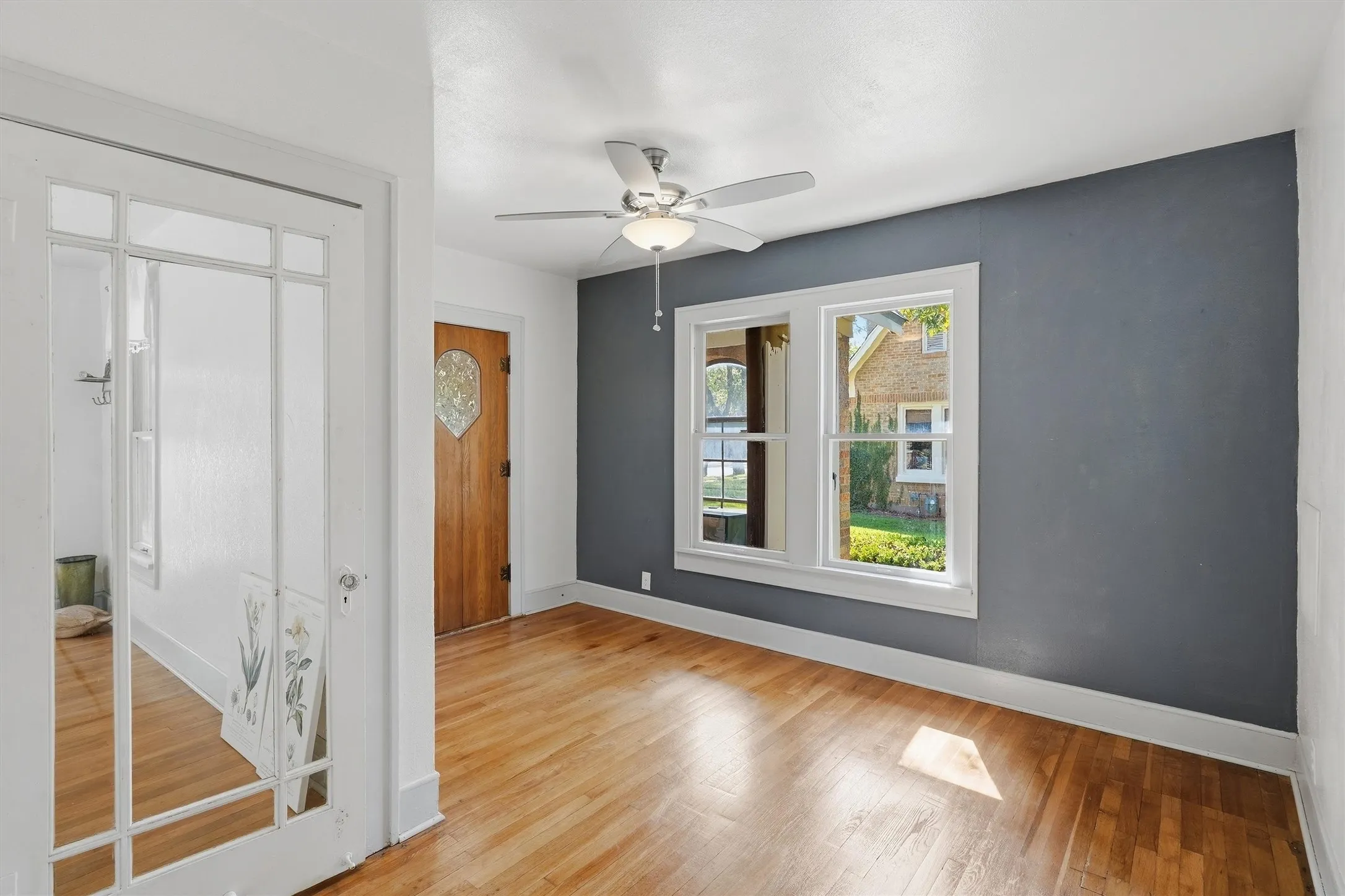 Single Family Residence For Sale in Johnson County , 704 Forrest Avenue, Cleburne, Texas 76033, 3 Bedroom, 2 Bathroom, Garage spaces, 1,811 Sqft, built in 1926, mls#21395701, Real Estate Agent in Cleburne, Homes For Sale in Johnson county, Homes For Sale in Cleburne, Realtor in Cleburne Texas, Real Estate Brokerage Independent Realty Texas, Luminita Cordes Realtor