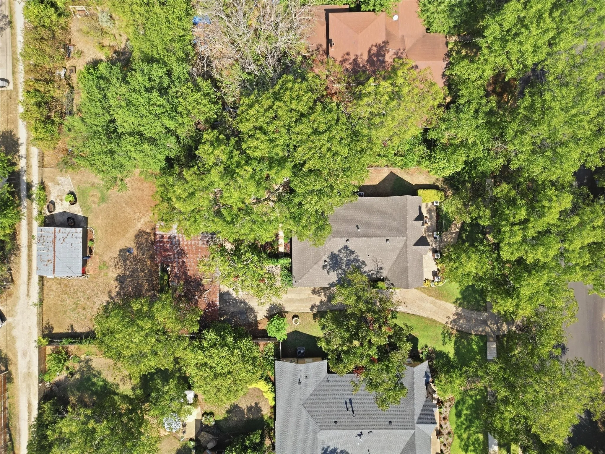 Single Family Residence For Sale in Johnson County , 704 Forrest Avenue, Cleburne, Texas 76033, 3 Bedroom, 2 Bathroom, Garage spaces, 1,811 Sqft, built in 1926, mls#21395701, Real Estate Agent in Cleburne, Homes For Sale in Johnson county, Homes For Sale in Cleburne, Realtor in Cleburne Texas, Real Estate Brokerage Independent Realty Texas, Luminita Cordes Realtor