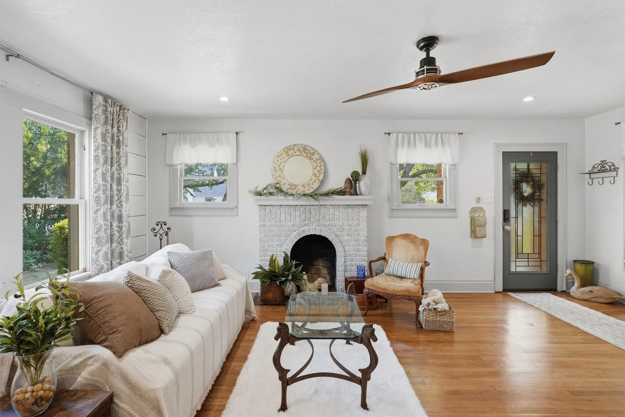 Single Family Residence For Sale in Johnson County , 704 Forrest Avenue, Cleburne, Texas 76033, 3 Bedroom, 2 Bathroom, Garage spaces, 1,811 Sqft, built in 1926, mls#21395701, Real Estate Agent in Cleburne, Homes For Sale in Johnson county, Homes For Sale in Cleburne, Realtor in Cleburne Texas, Real Estate Brokerage Independent Realty Texas, Luminita Cordes Realtor